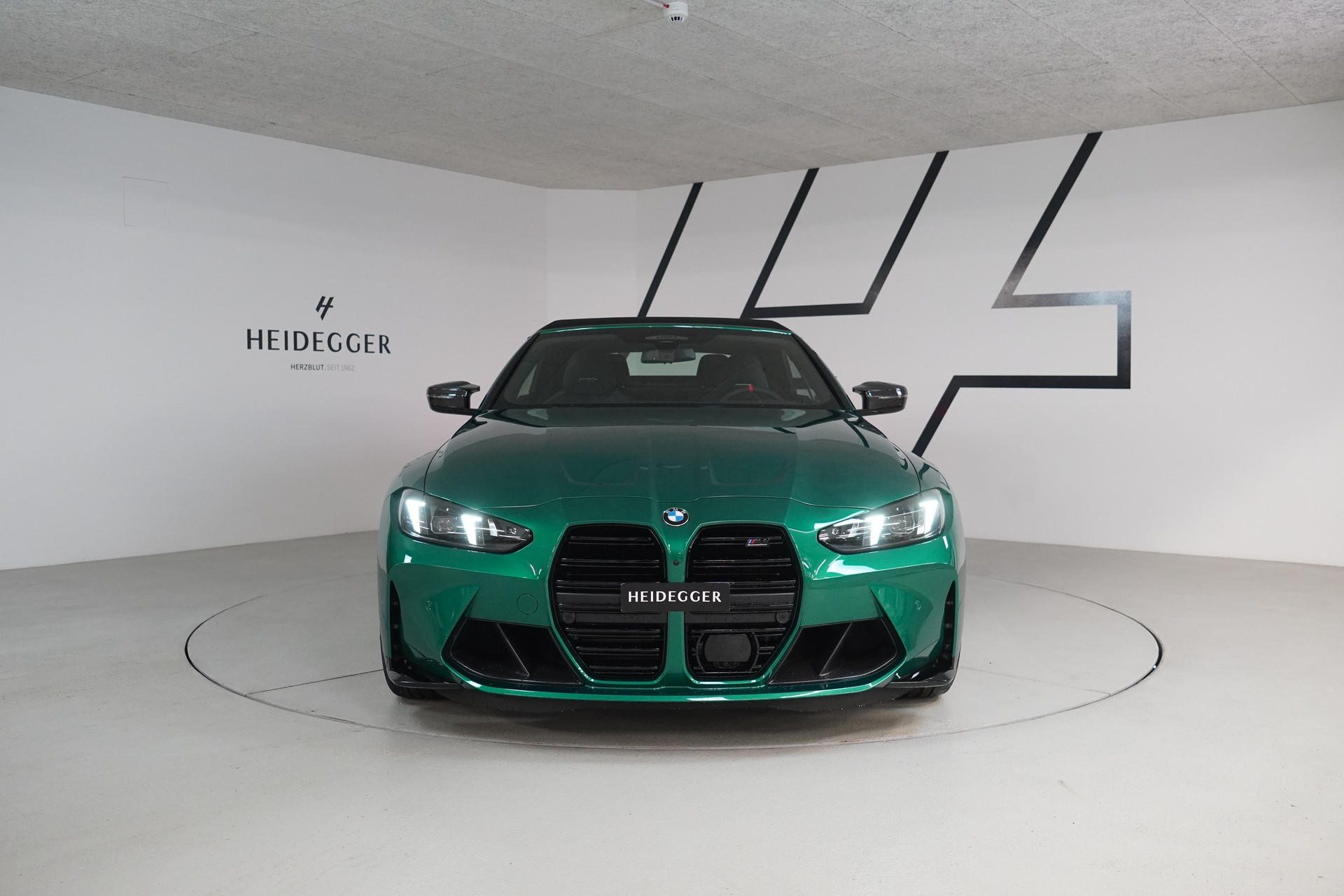 BMW M4 Cabrio Competition M xDrive-image-1