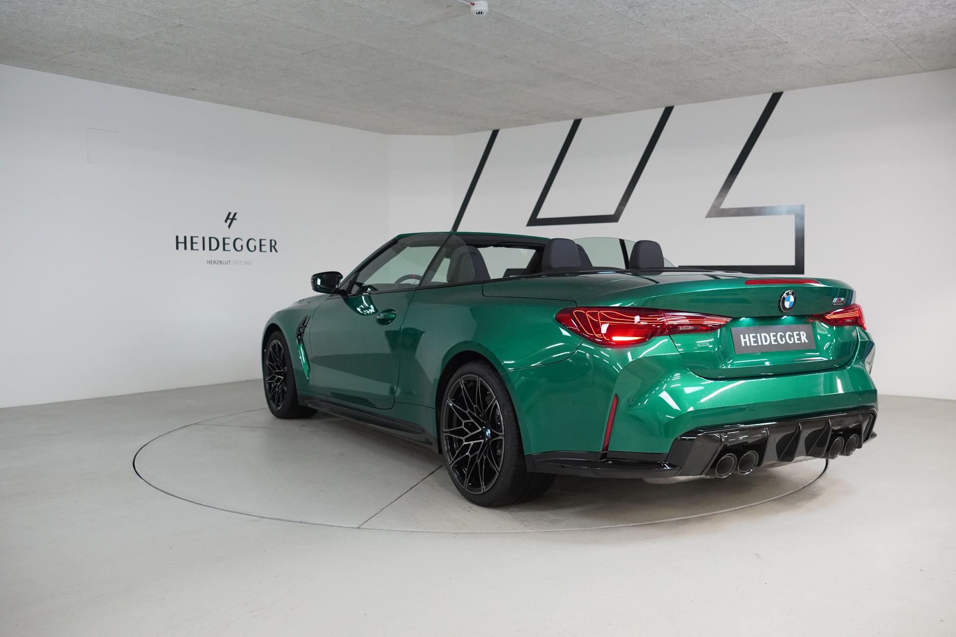 BMW M4 Cabrio Competition M xDrive-image-12