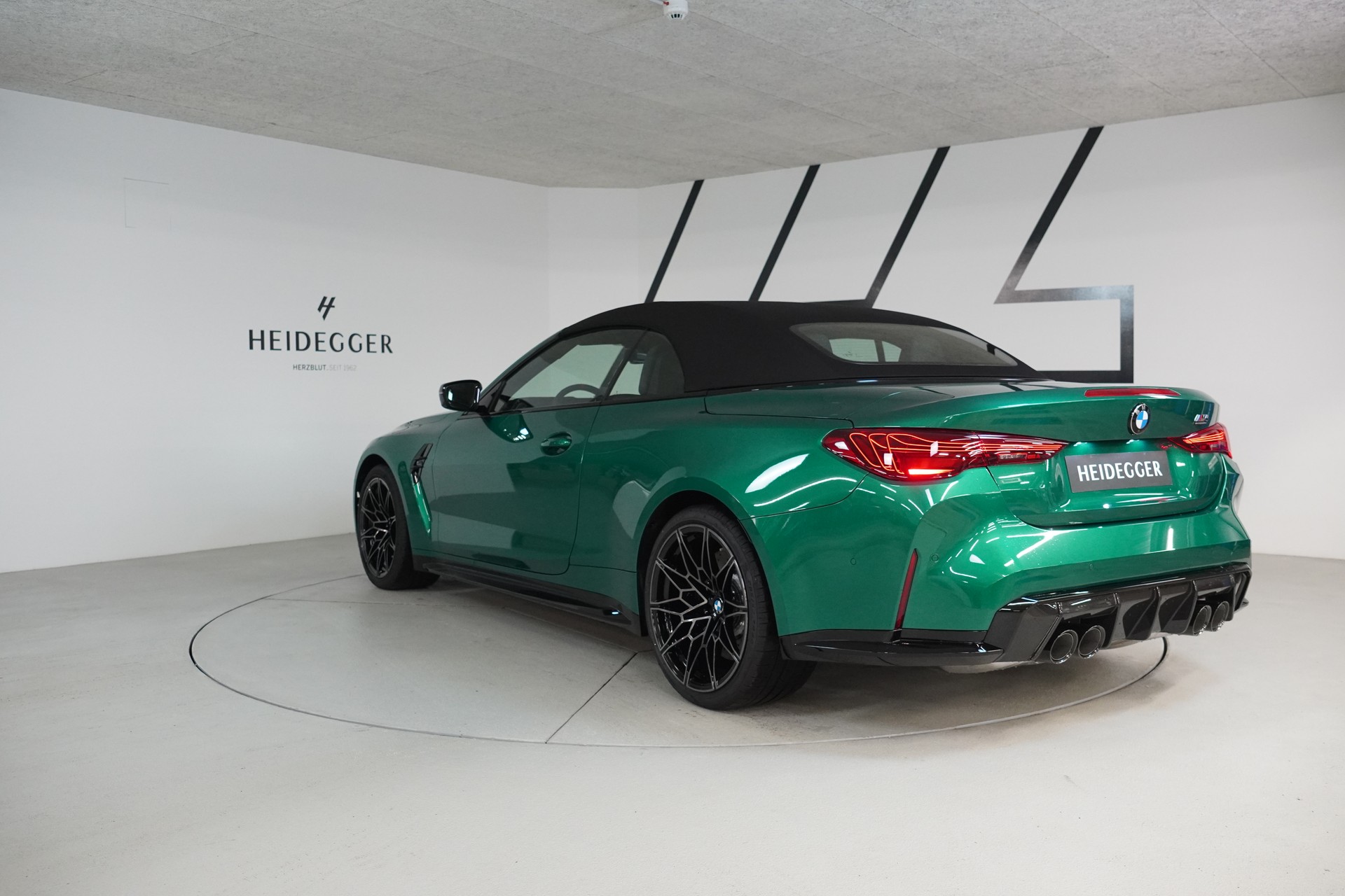 BMW M4 Cabrio Competition M xDrive-image-4