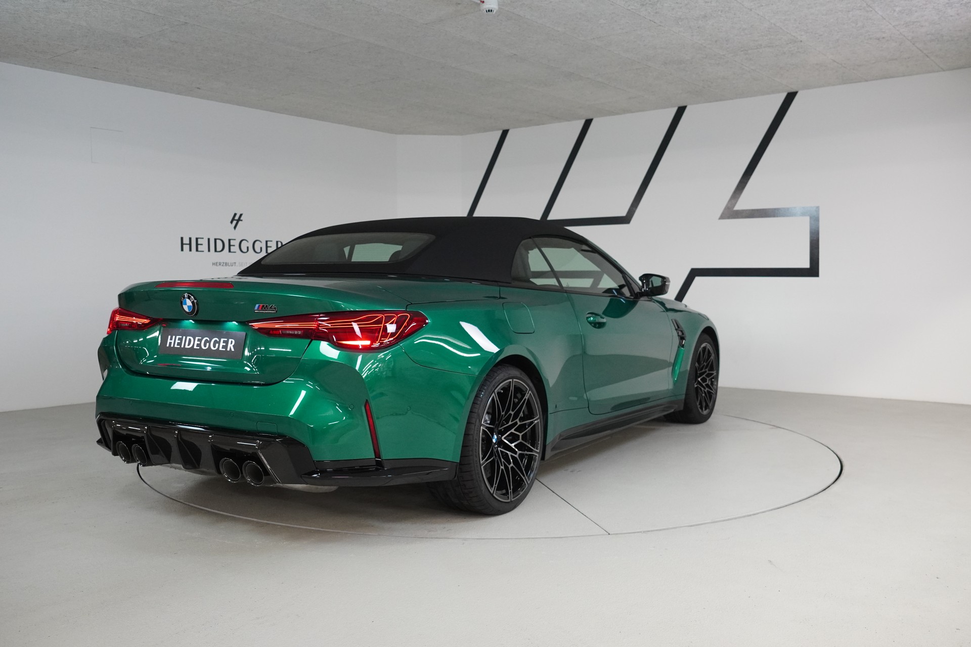 BMW M4 Cabrio Competition M xDrive-image-6