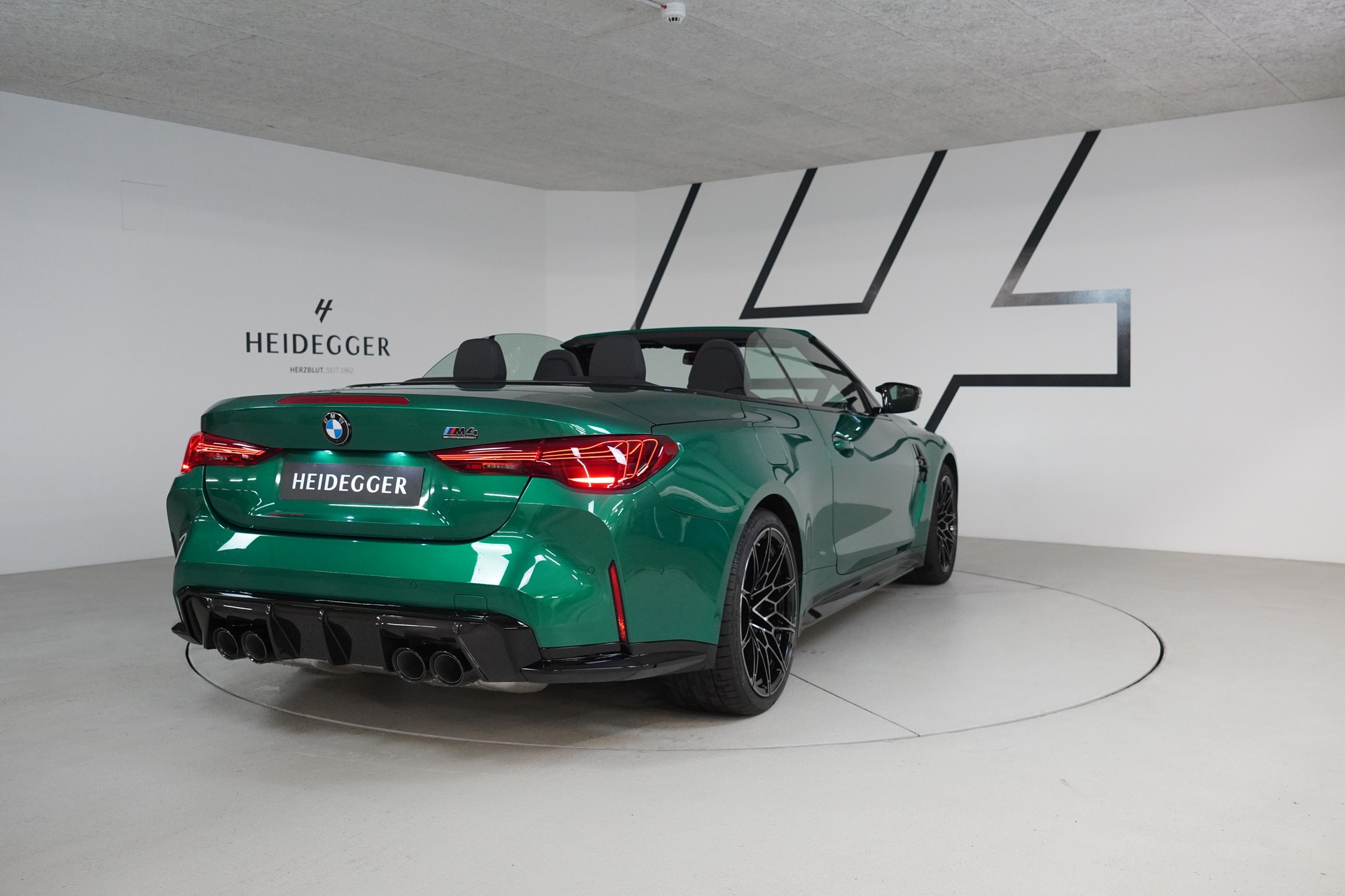 BMW M4 Cabrio Competition M xDrive-image-14