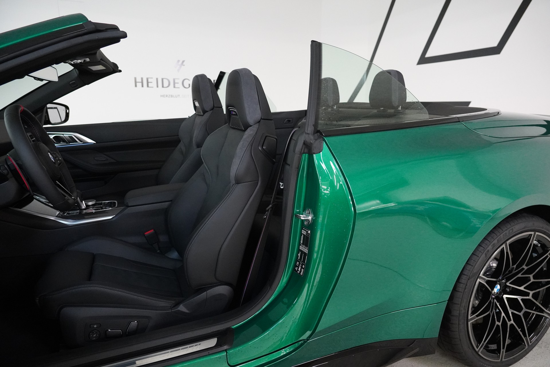 BMW M4 Cabrio Competition M xDrive-image-18