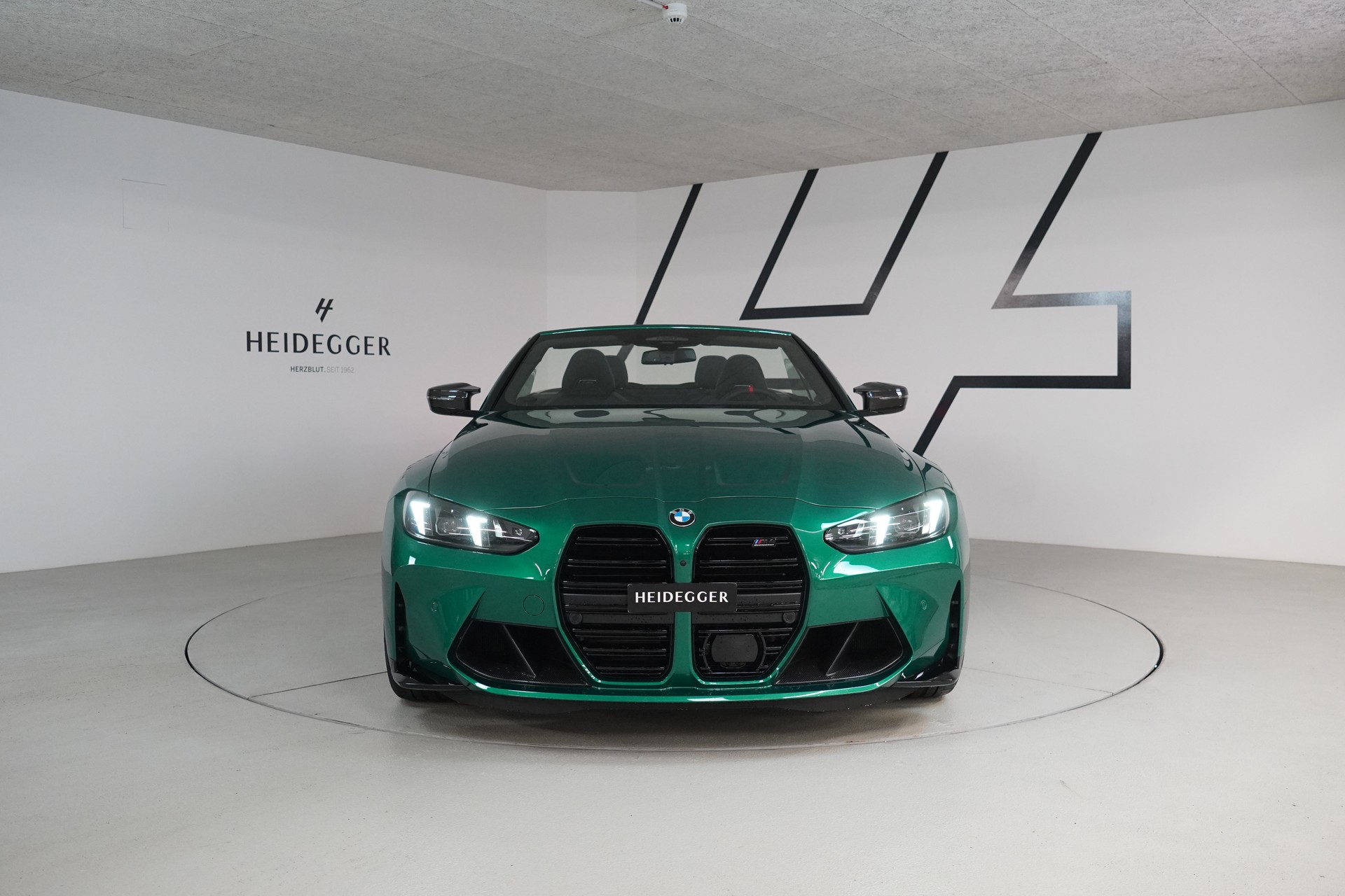 BMW M4 Cabrio Competition M xDrive-image-9
