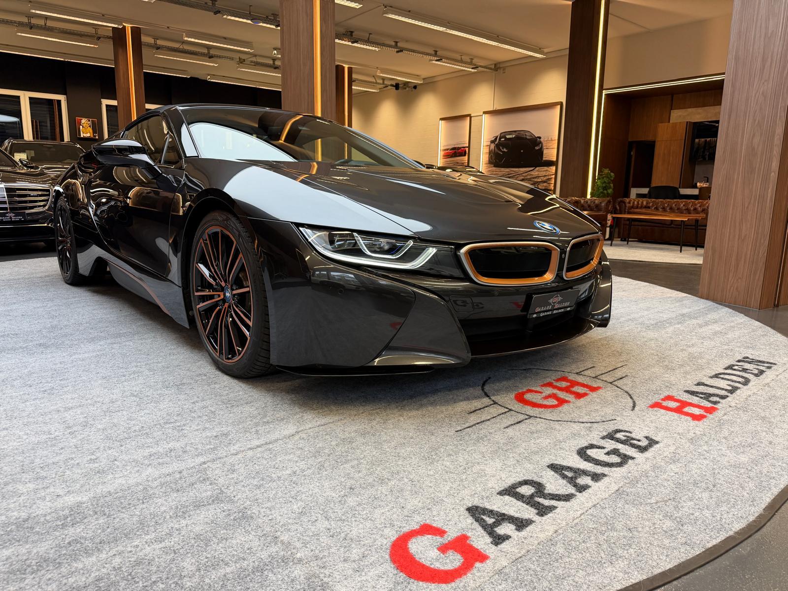BMW i8 Roadster-showroom-element-3