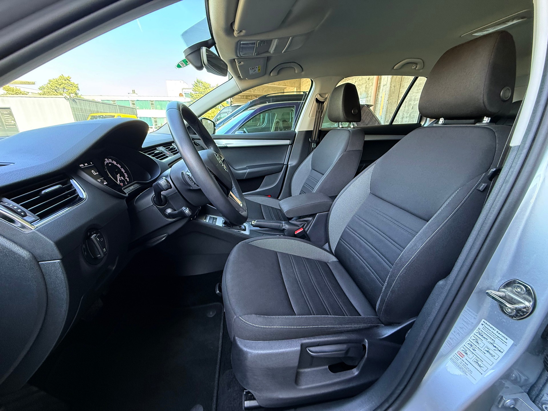 SKODA Octavia Combi 1.5 TSI Soleil DSG-Automat-image-4