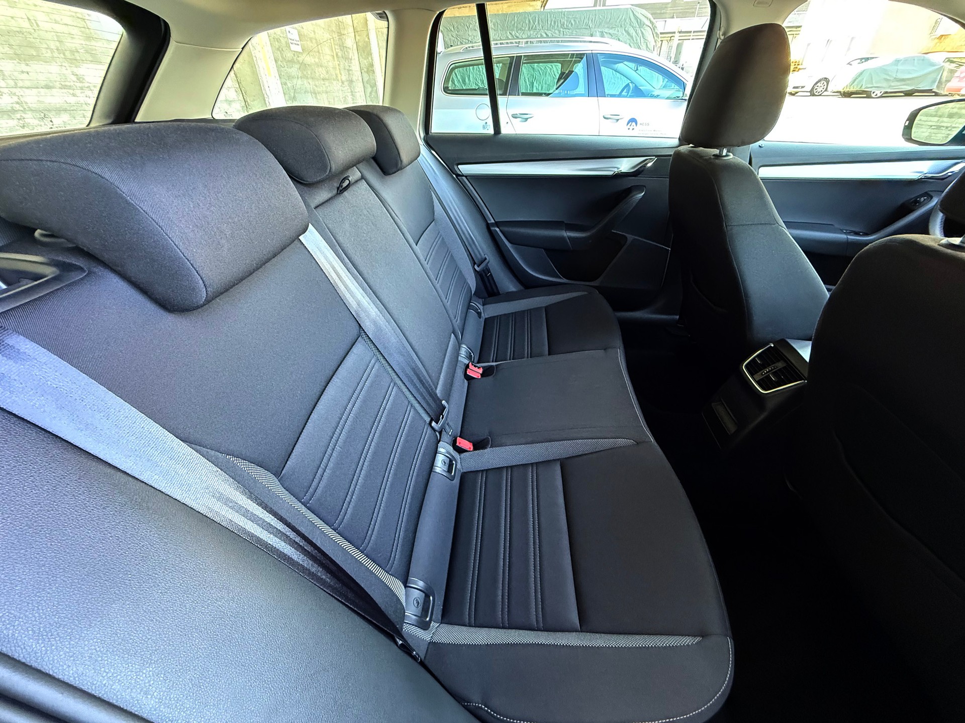 SKODA Octavia Combi 1.5 TSI Soleil DSG-Automat-image-6