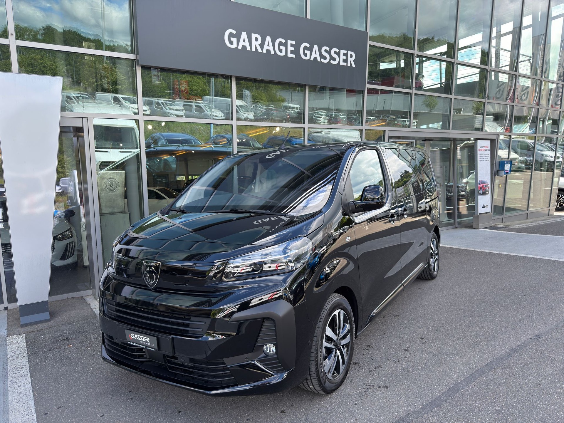 PEUGEOT Traveller 2.2 BlueHDi Business VIP Standard EAT8