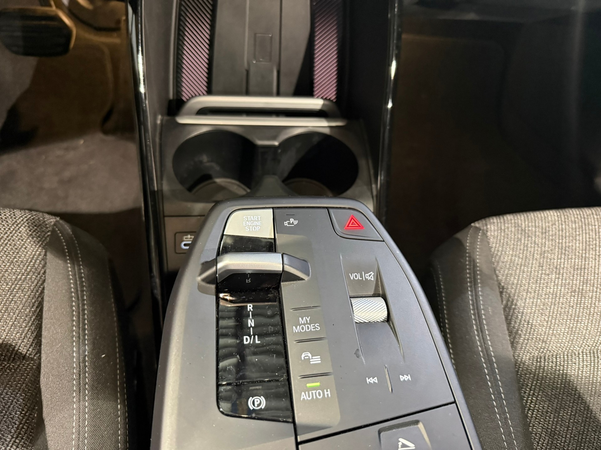BMW X1 sDrive 18i-image-24