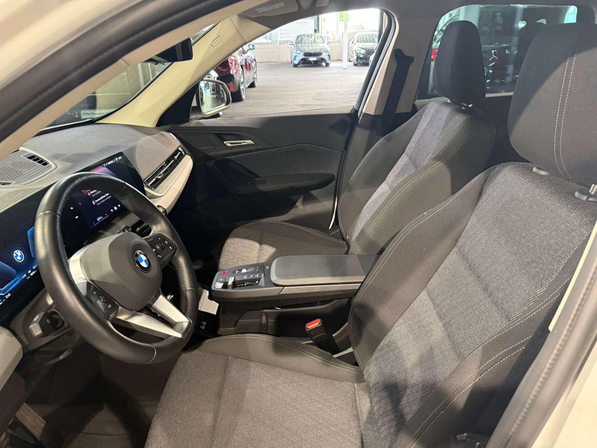 BMW X1 sDrive 18i-image-12