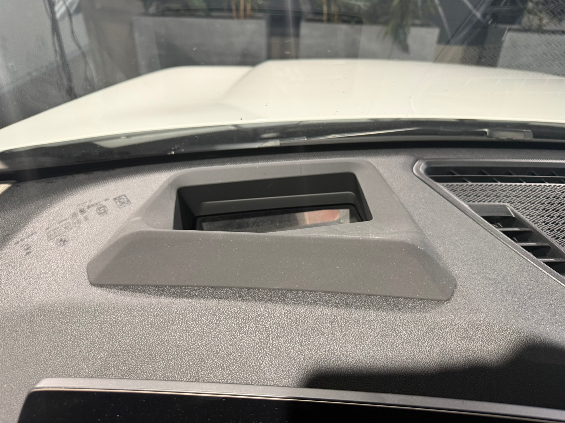 BMW X1 sDrive 18i-image-27