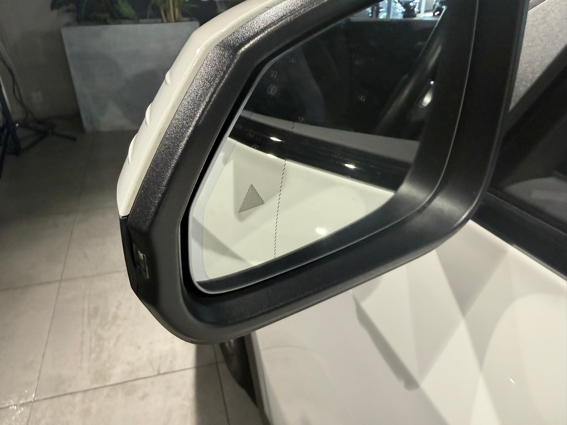 BMW X1 sDrive 18i-image-22