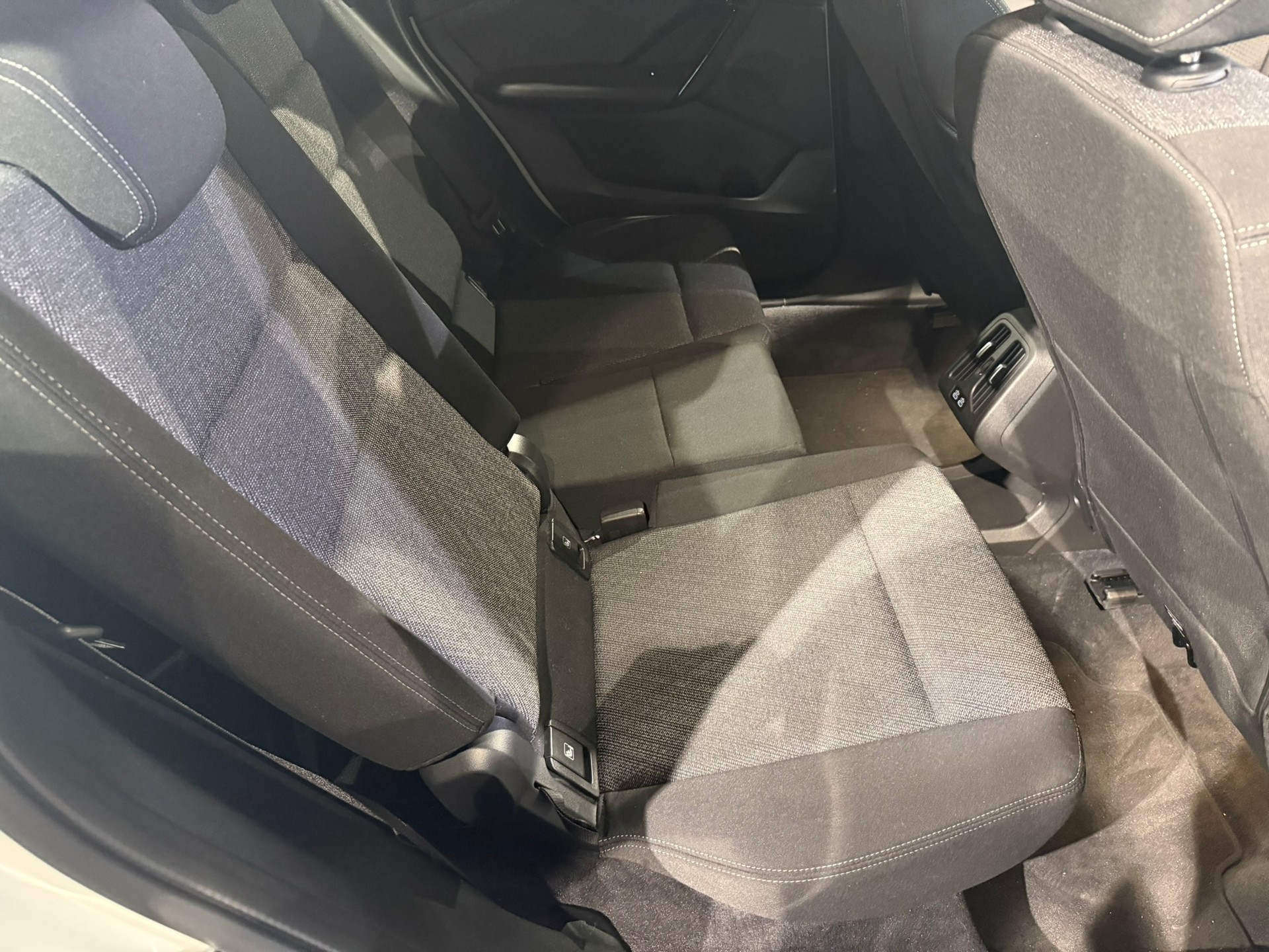 BMW X1 sDrive 18i-image-19