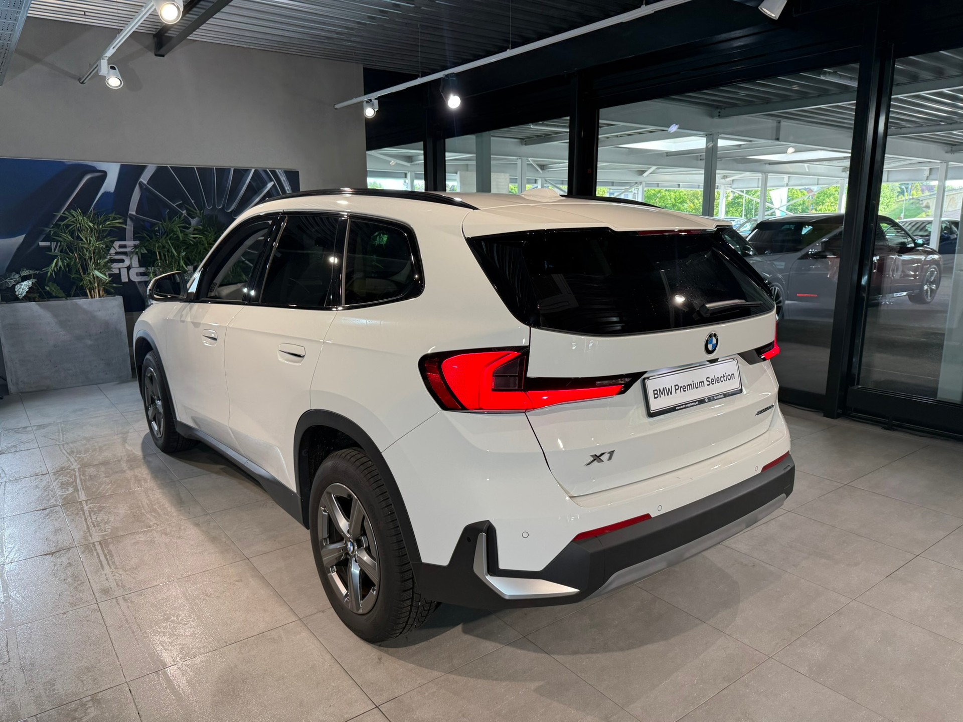BMW X1 sDrive 18i-image-4
