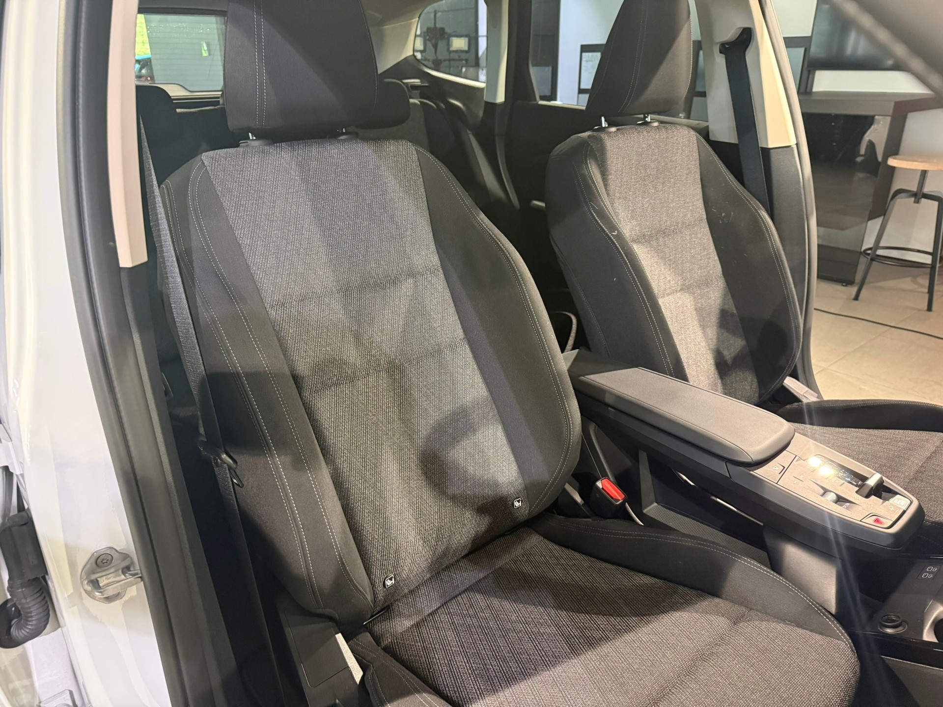 BMW X1 sDrive 18i-image-17