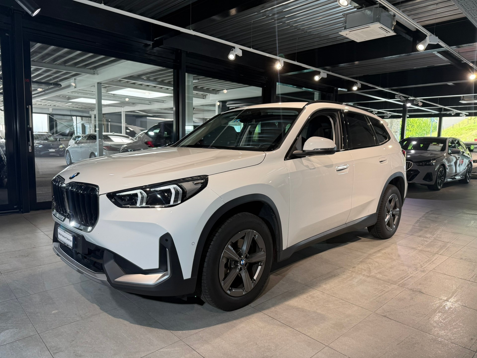 BMW X1 sDrive 18i-image-1