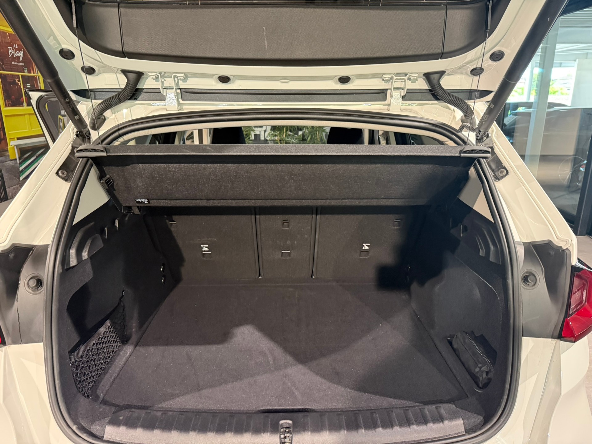 BMW X1 sDrive 18i-image-14