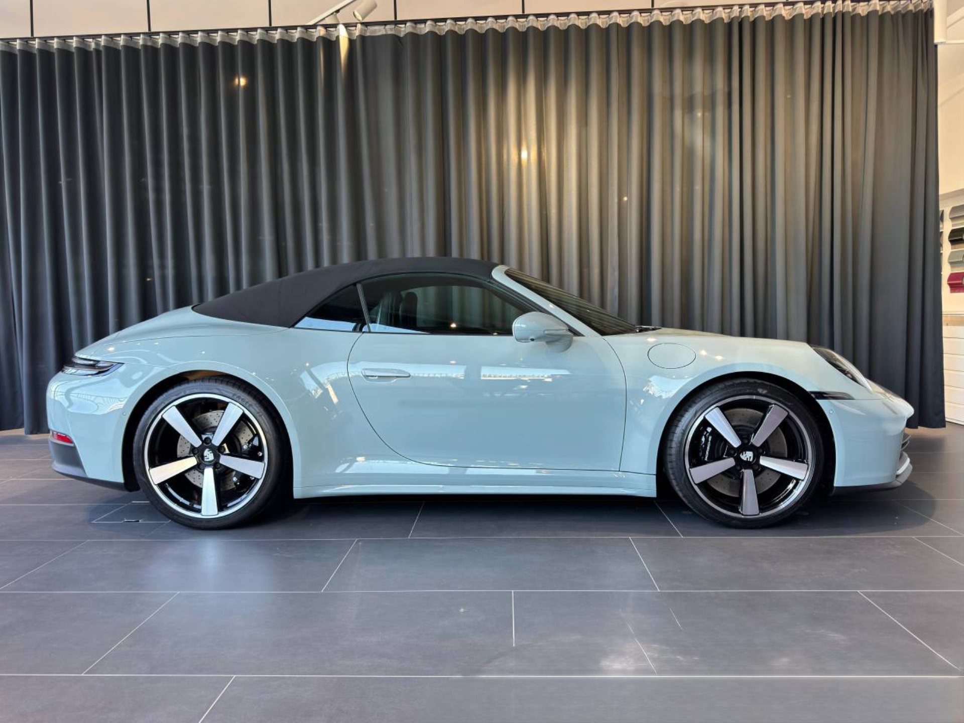 PORSCHE 911 Carrera 4S Cabriolet-image-7