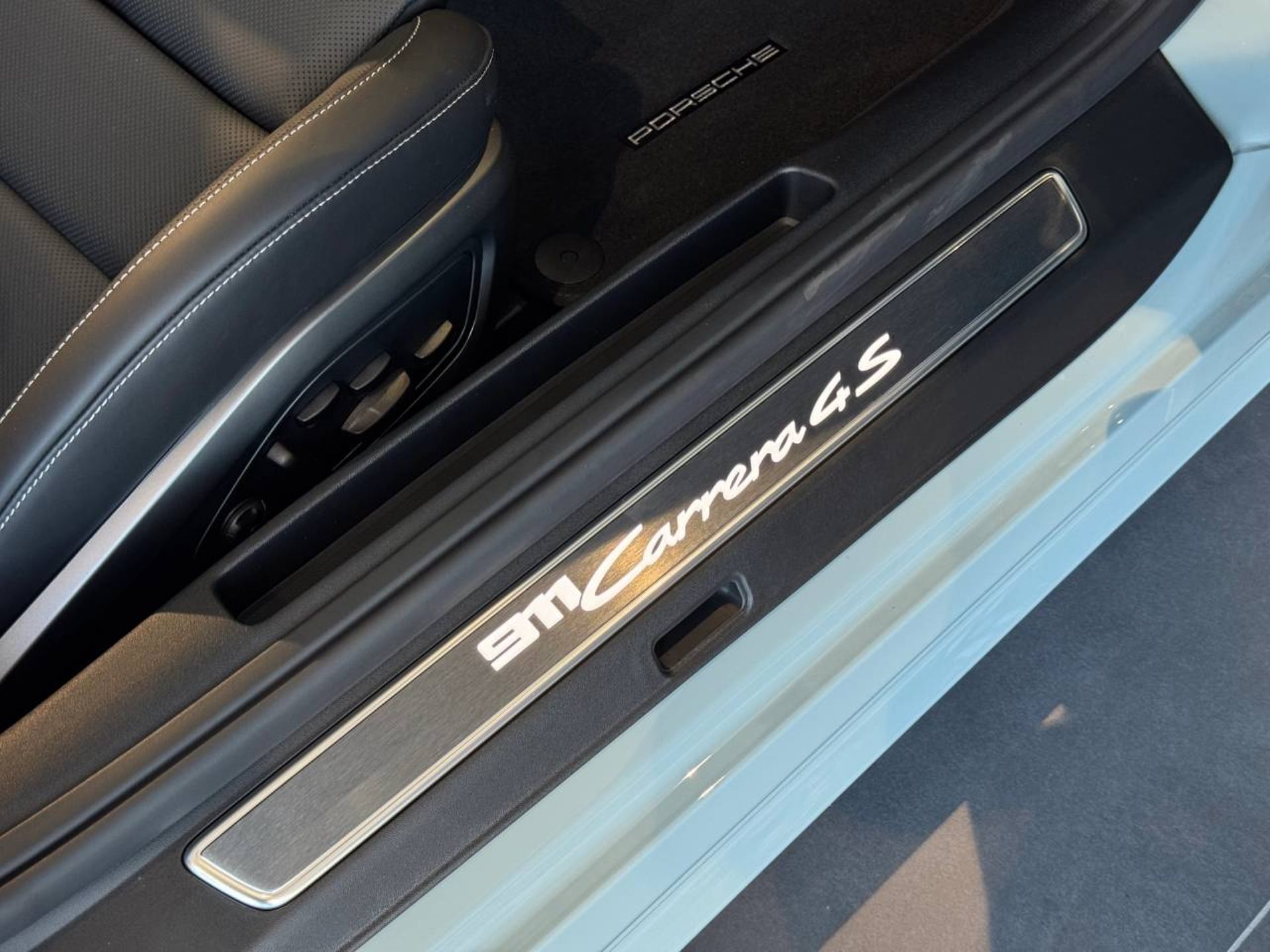 PORSCHE 911 Carrera 4S Cabriolet-image-19
