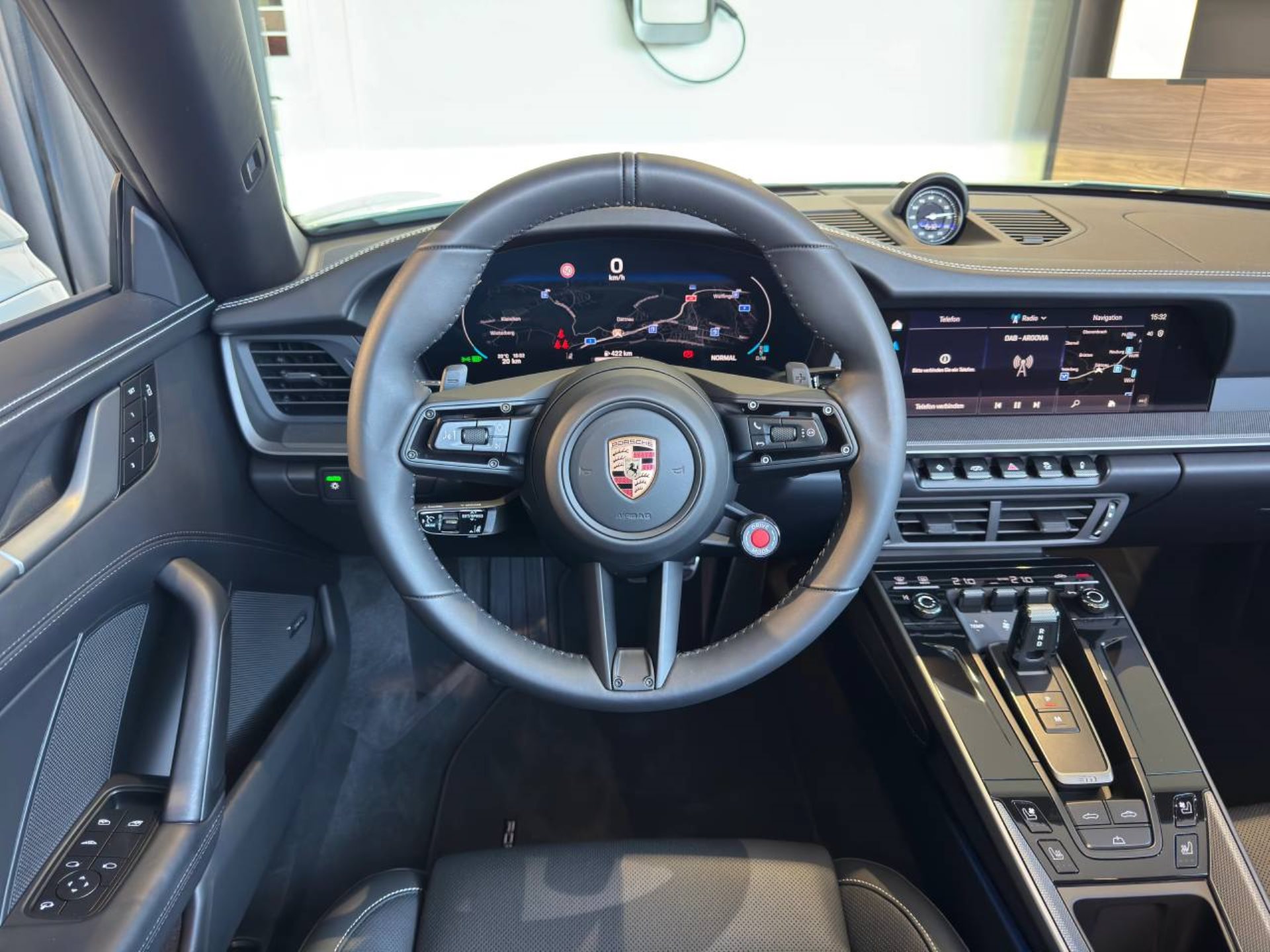 PORSCHE 911 Carrera 4S Cabriolet-image-4