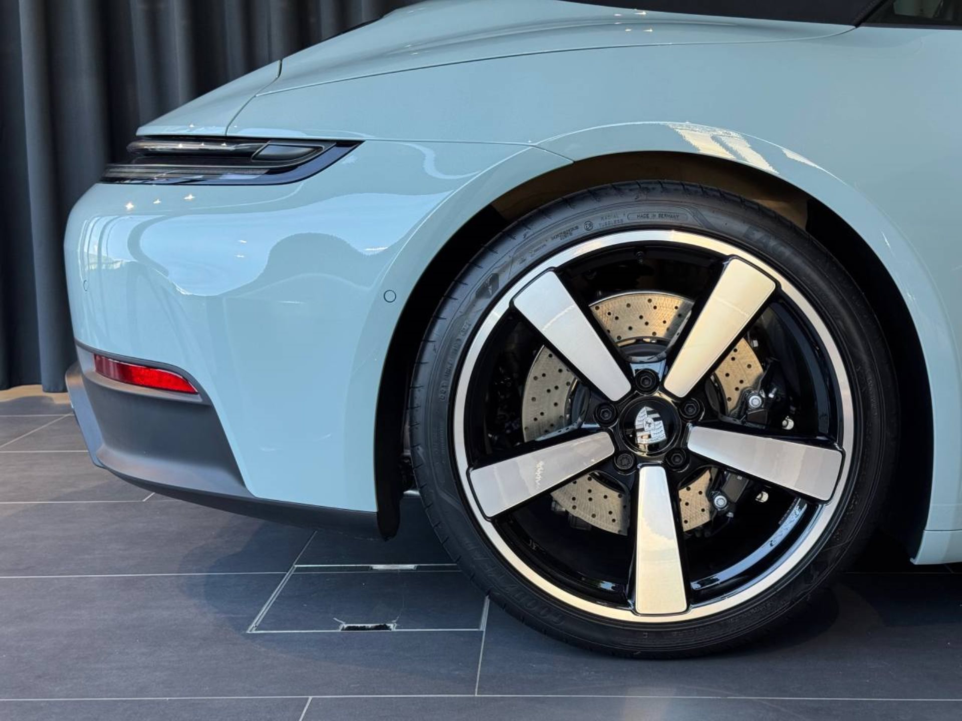PORSCHE 911 Carrera 4S Cabriolet-image-11