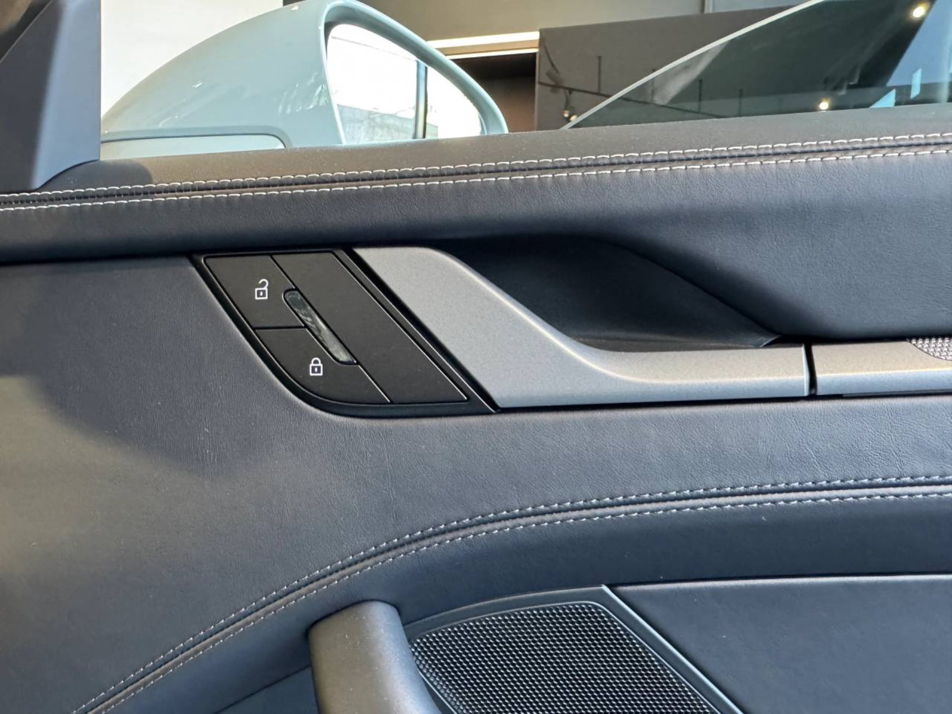 PORSCHE 911 Carrera 4S Cabriolet-image-27