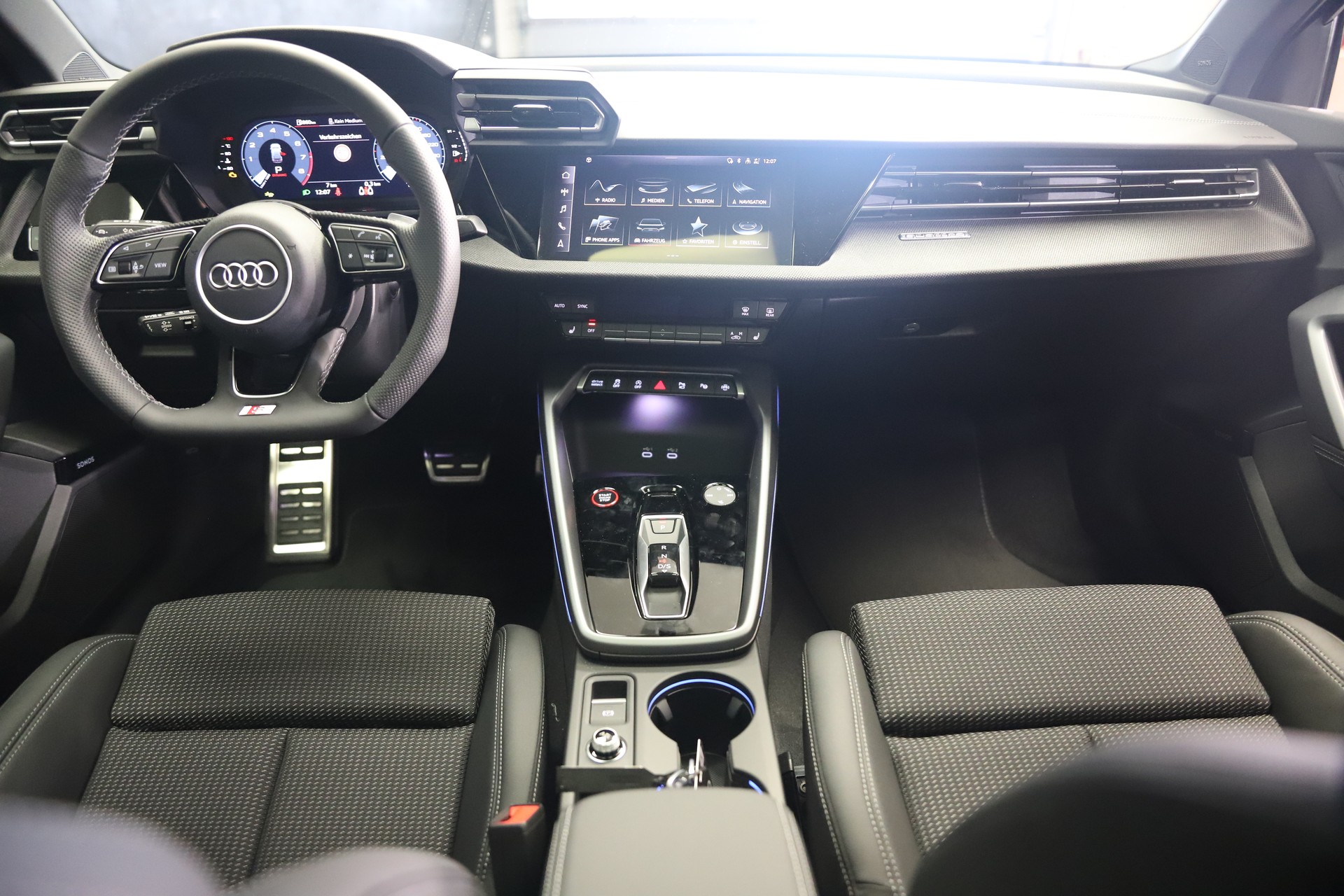 AUDI S3 Sportback TFSI quattro S-tronic-image-8