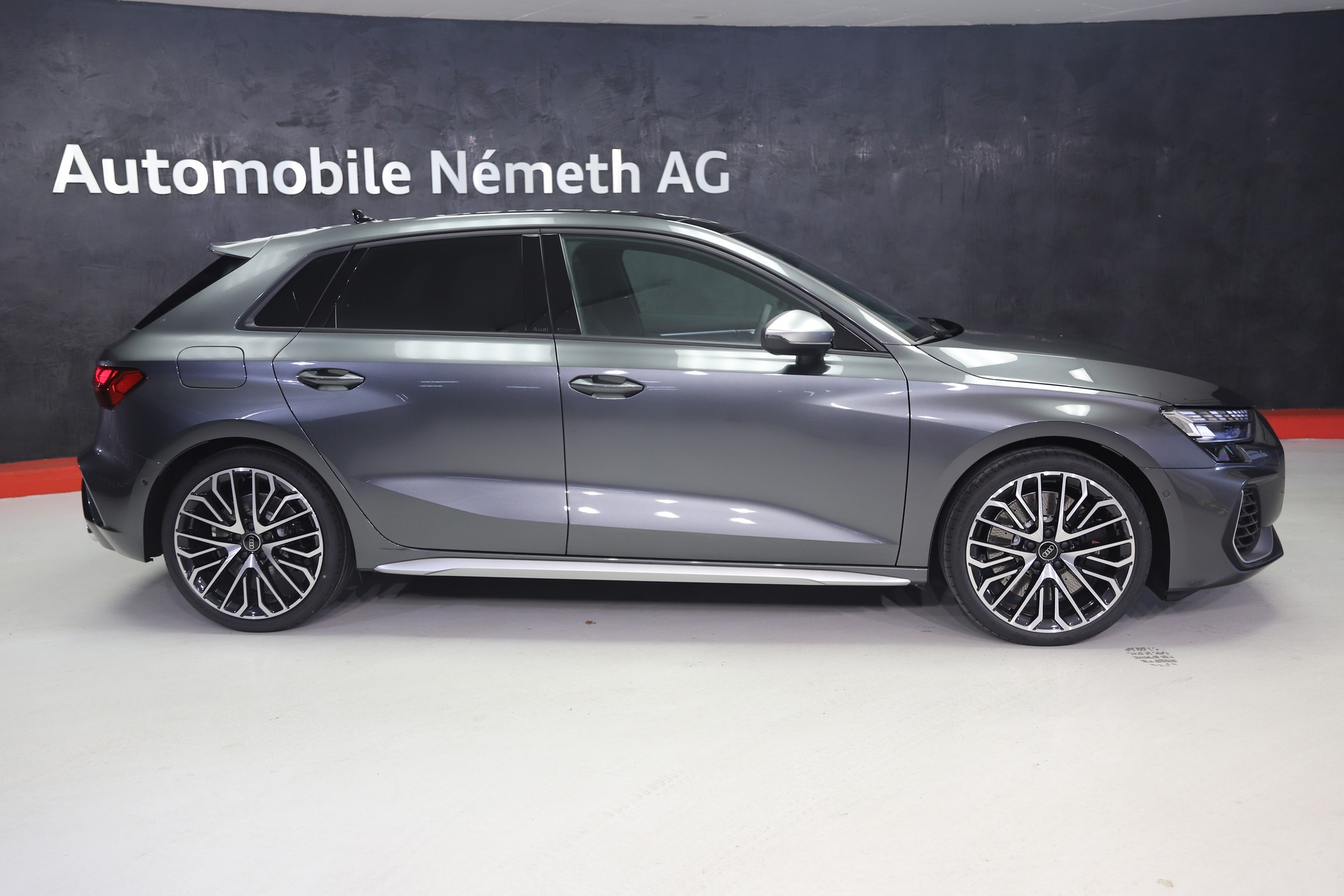 AUDI S3 Sportback TFSI quattro S-tronic-showroom-element-1