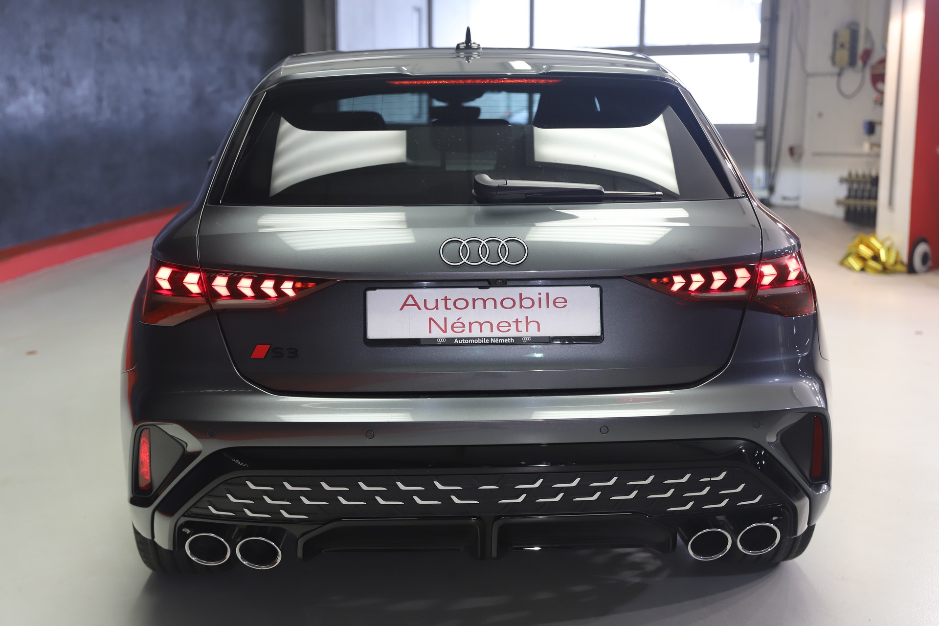 AUDI S3 Sportback TFSI quattro S-tronic-showroom-element-3