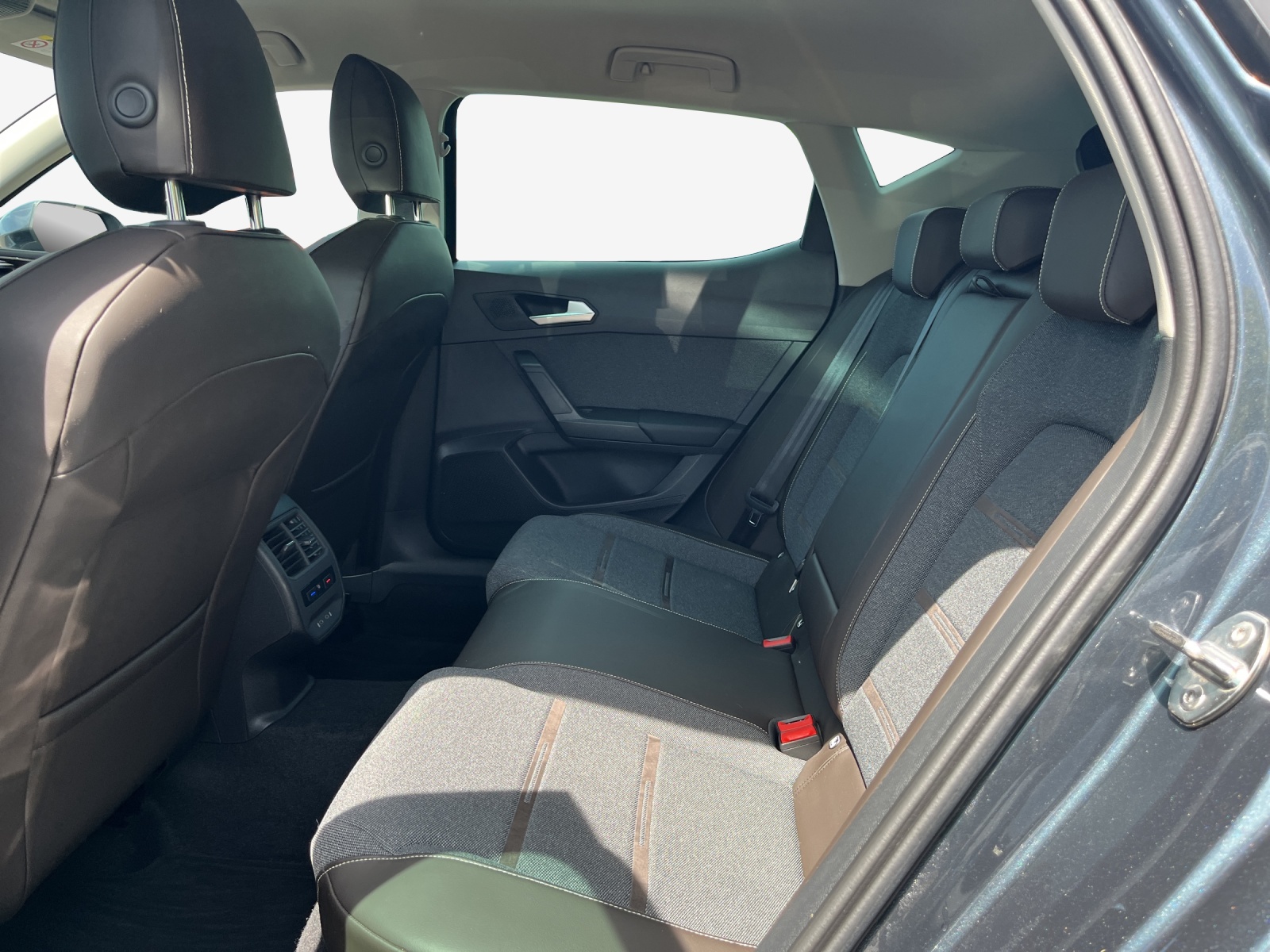 SEAT Leon 1.5 Eco TSI Hola FR-image-9