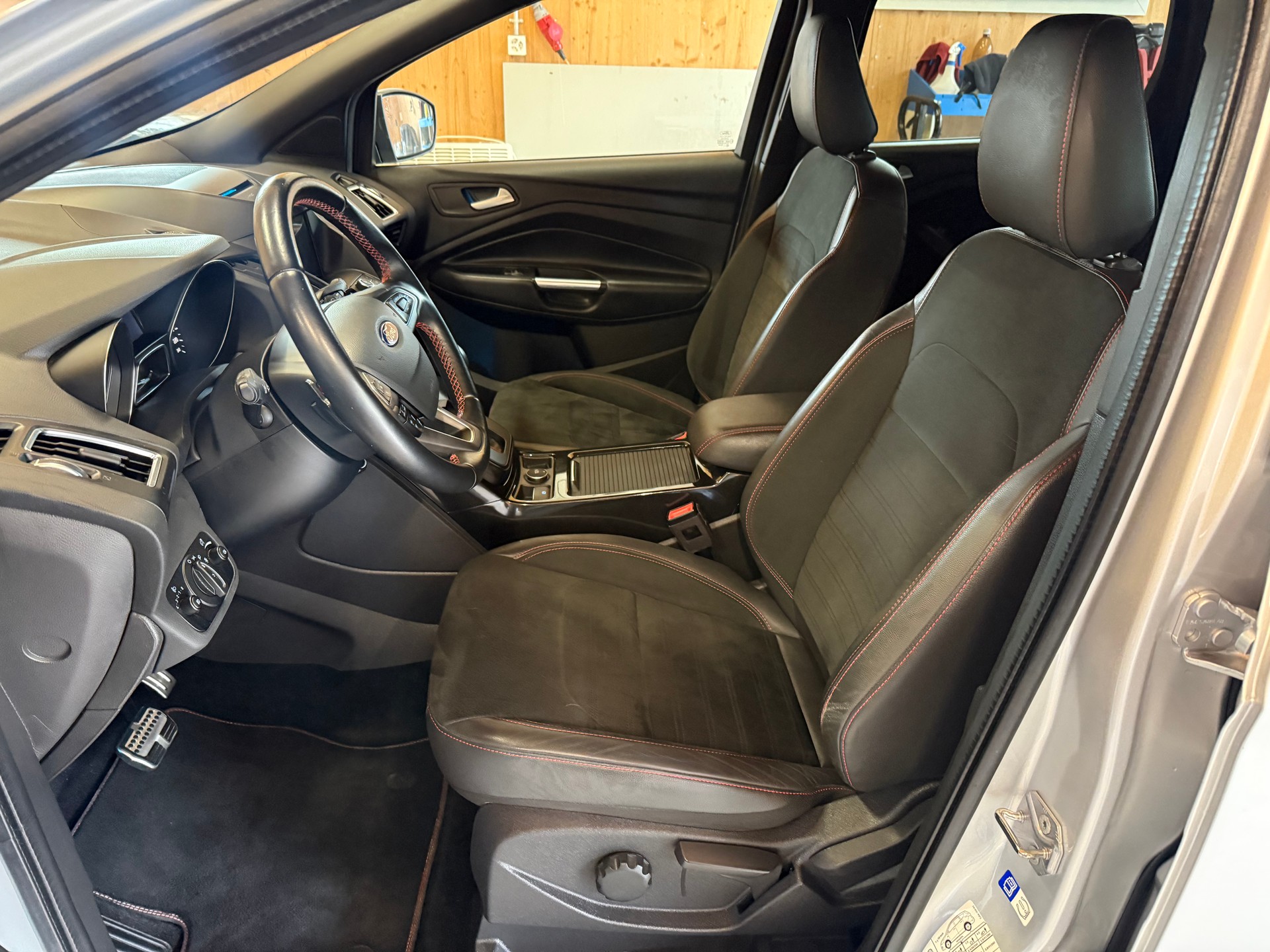 FORD Kuga 1.5 SCTi ST Line High 4WD Automatic-image-6