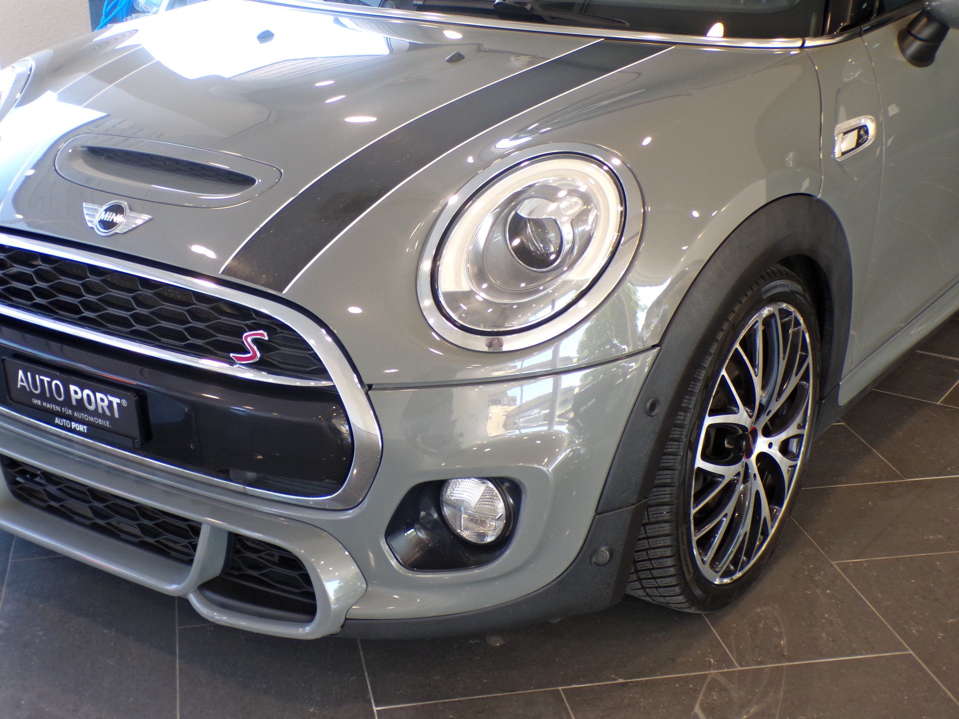 MINI Cooper S Steptronic-showroom-element-2