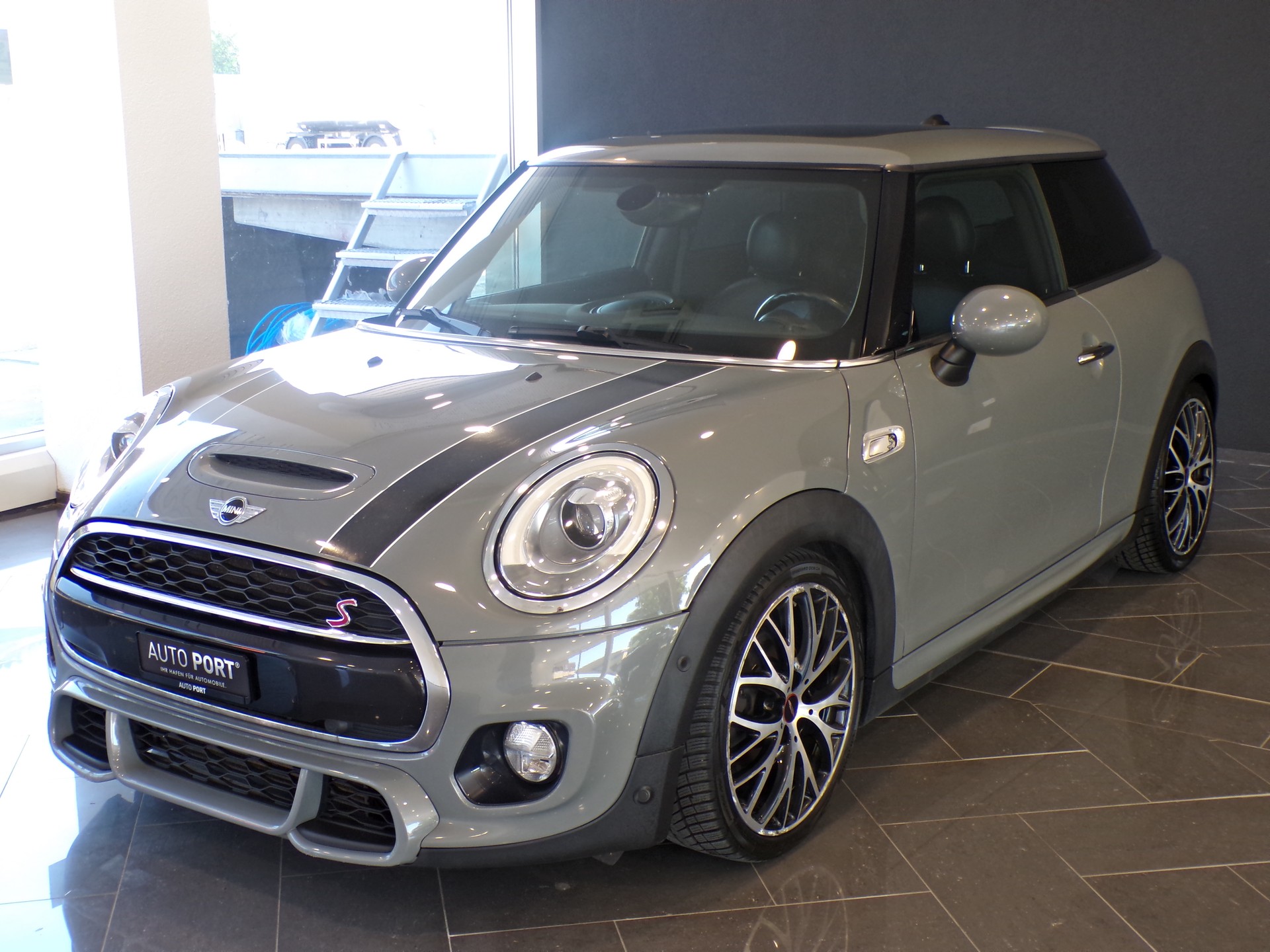 MINI Cooper S Steptronic-showroom-element-1