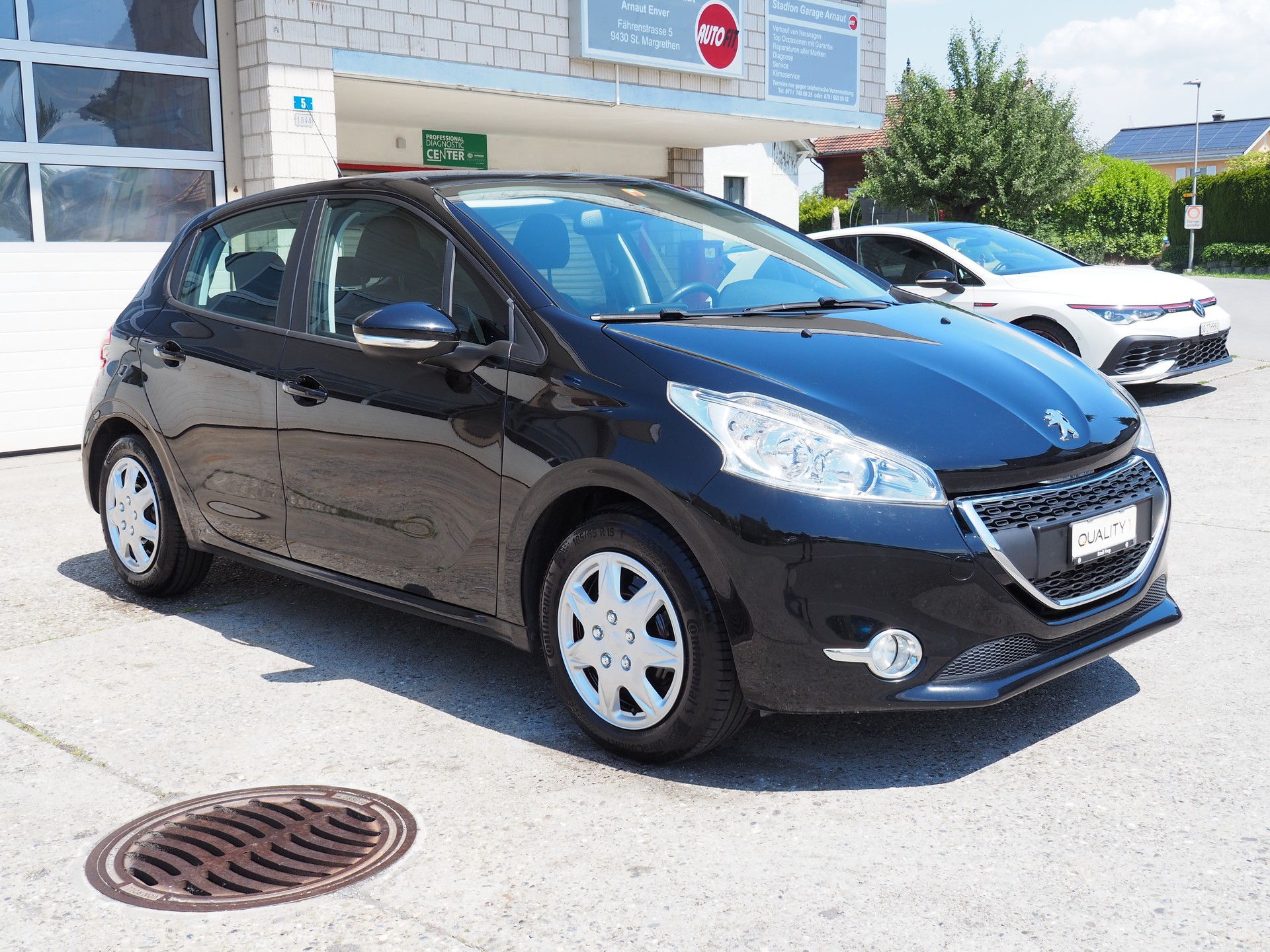 PEUGEOT 208 1.2 VTI Active-image-4
