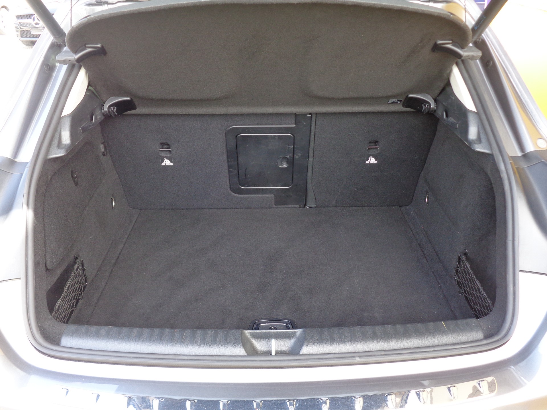 MERCEDES-BENZ GLA 200 Night Star 7G-DCT-image-9