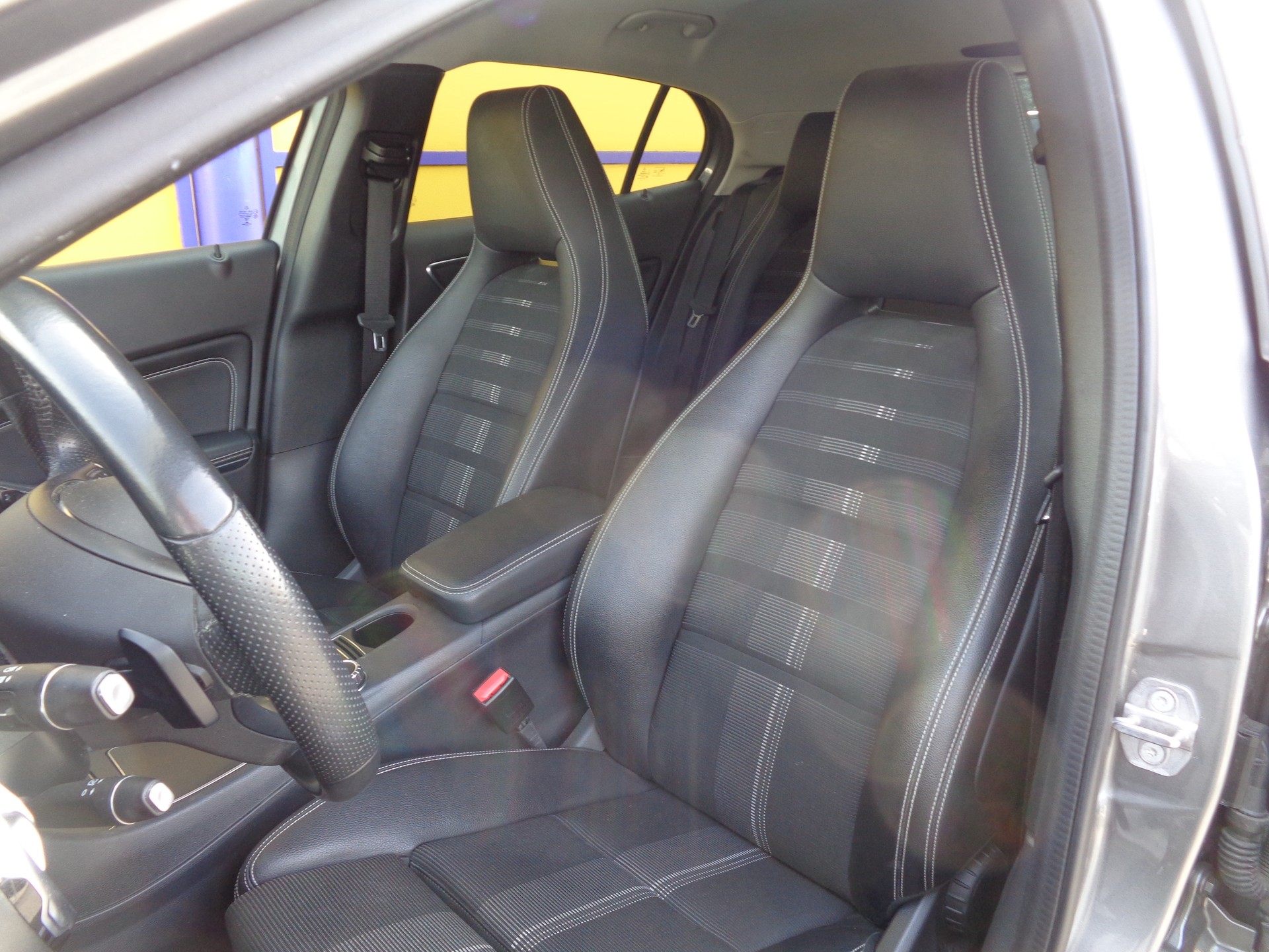 MERCEDES-BENZ GLA 200 Night Star 7G-DCT-image-10