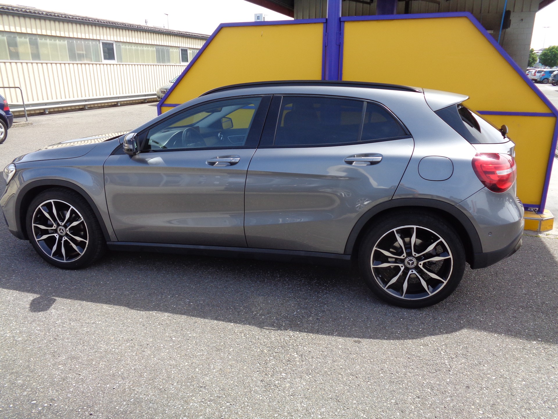 MERCEDES-BENZ GLA 200 Night Star 7G-DCT-image-4