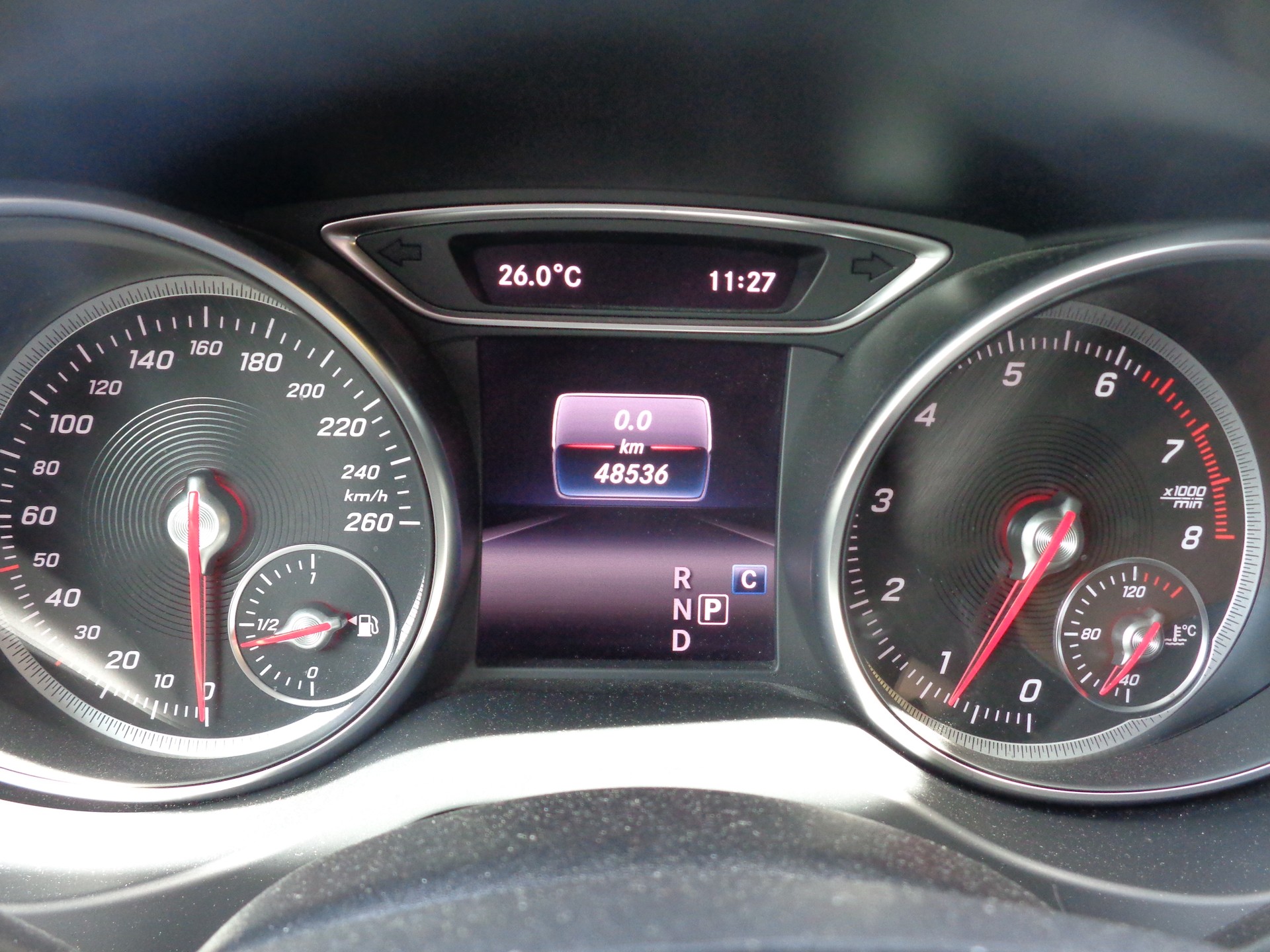 MERCEDES-BENZ GLA 200 Night Star 7G-DCT-image-15