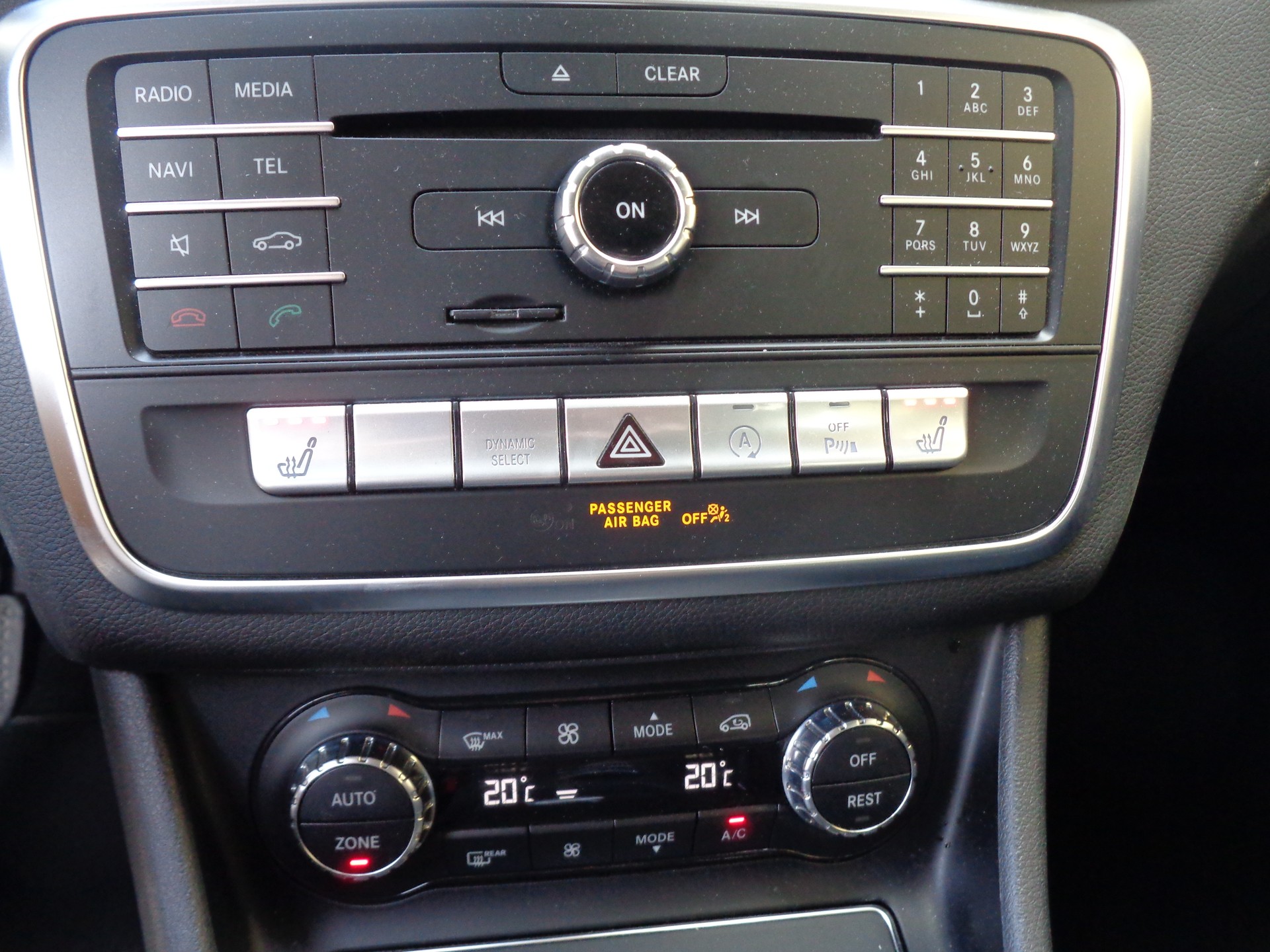 MERCEDES-BENZ GLA 200 Night Star 7G-DCT-image-13