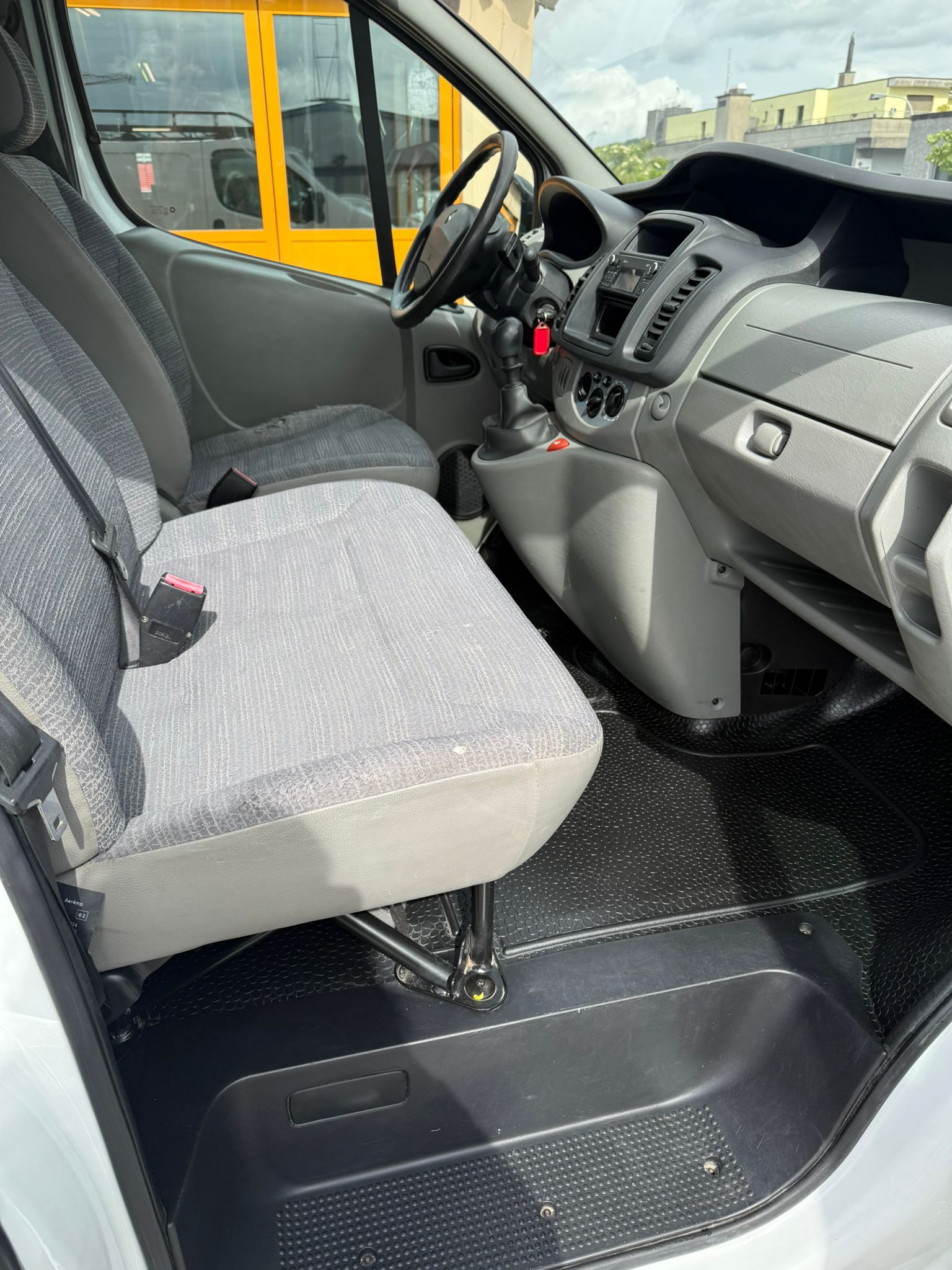 RENAULT Trafic 2.0 dCi 115 2.9t L1H1-image-6