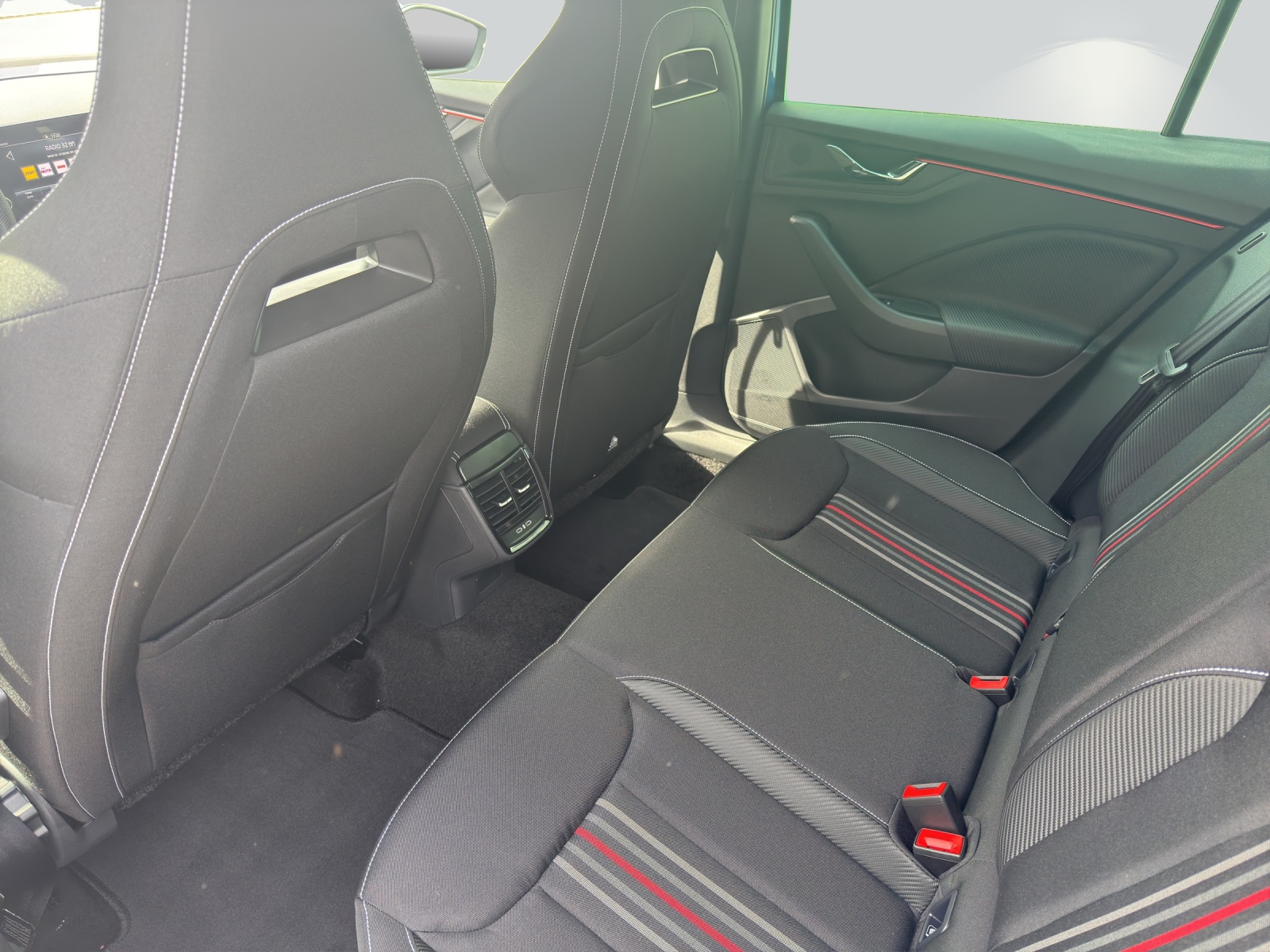SKODA Kamiq 1.5 TSI Monte Carlo DSG-image-7
