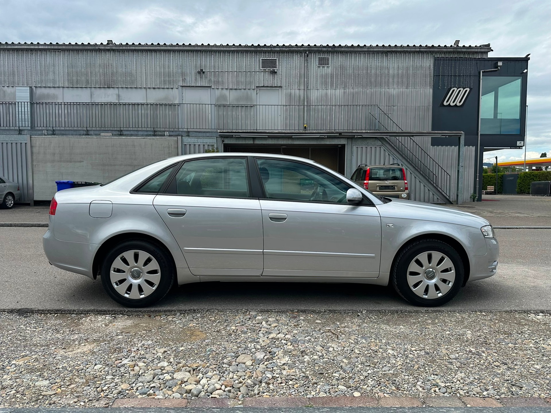 AUDI A4 Limousine 1.8 T-image-4