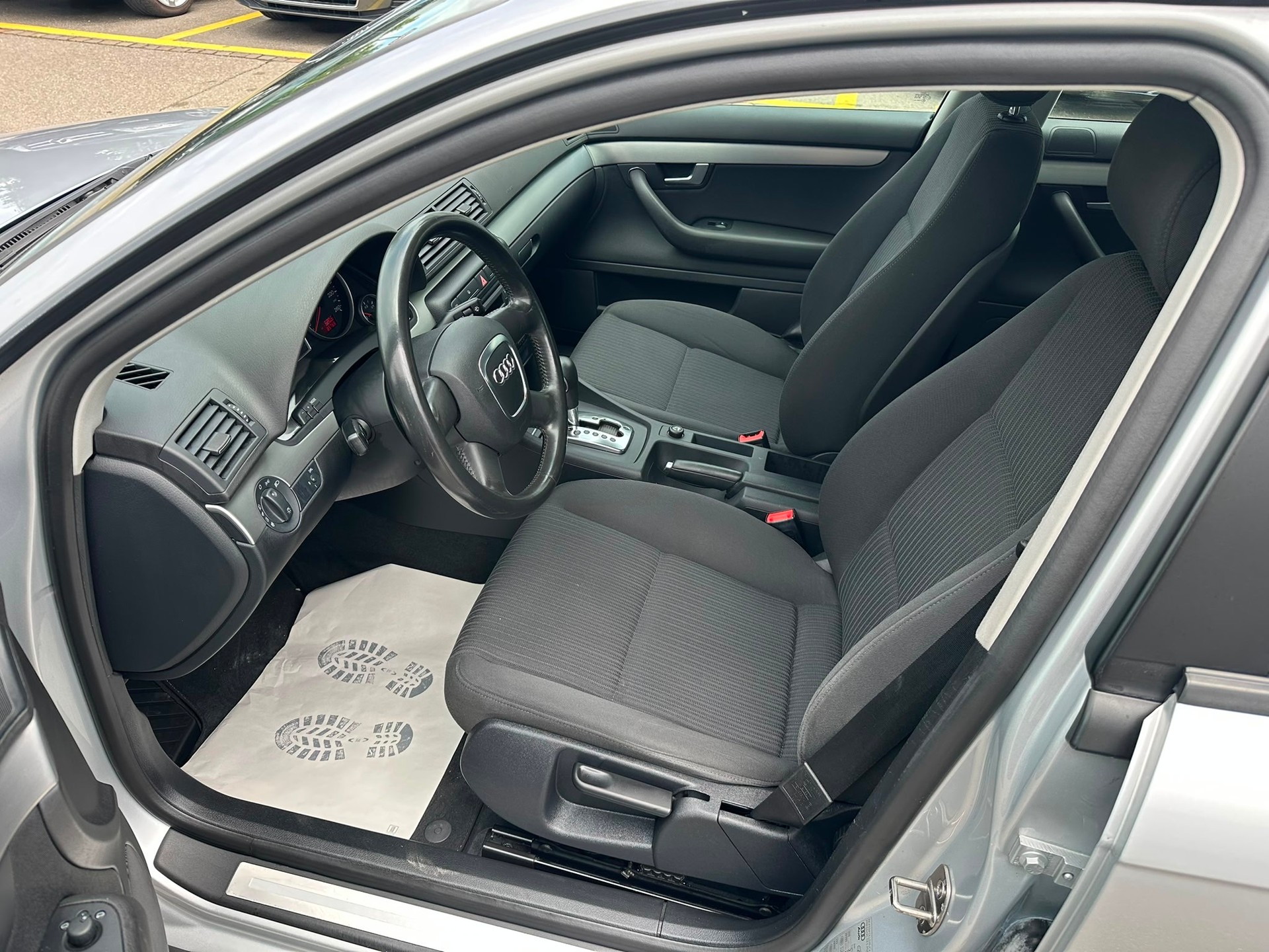 AUDI A4 Limousine 1.8 T-image-8