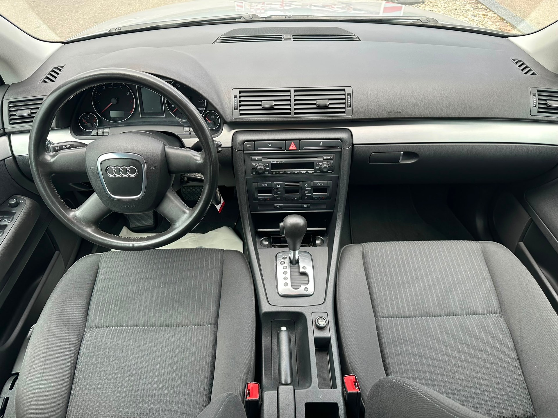 AUDI A4 Limousine 1.8 T-image-10