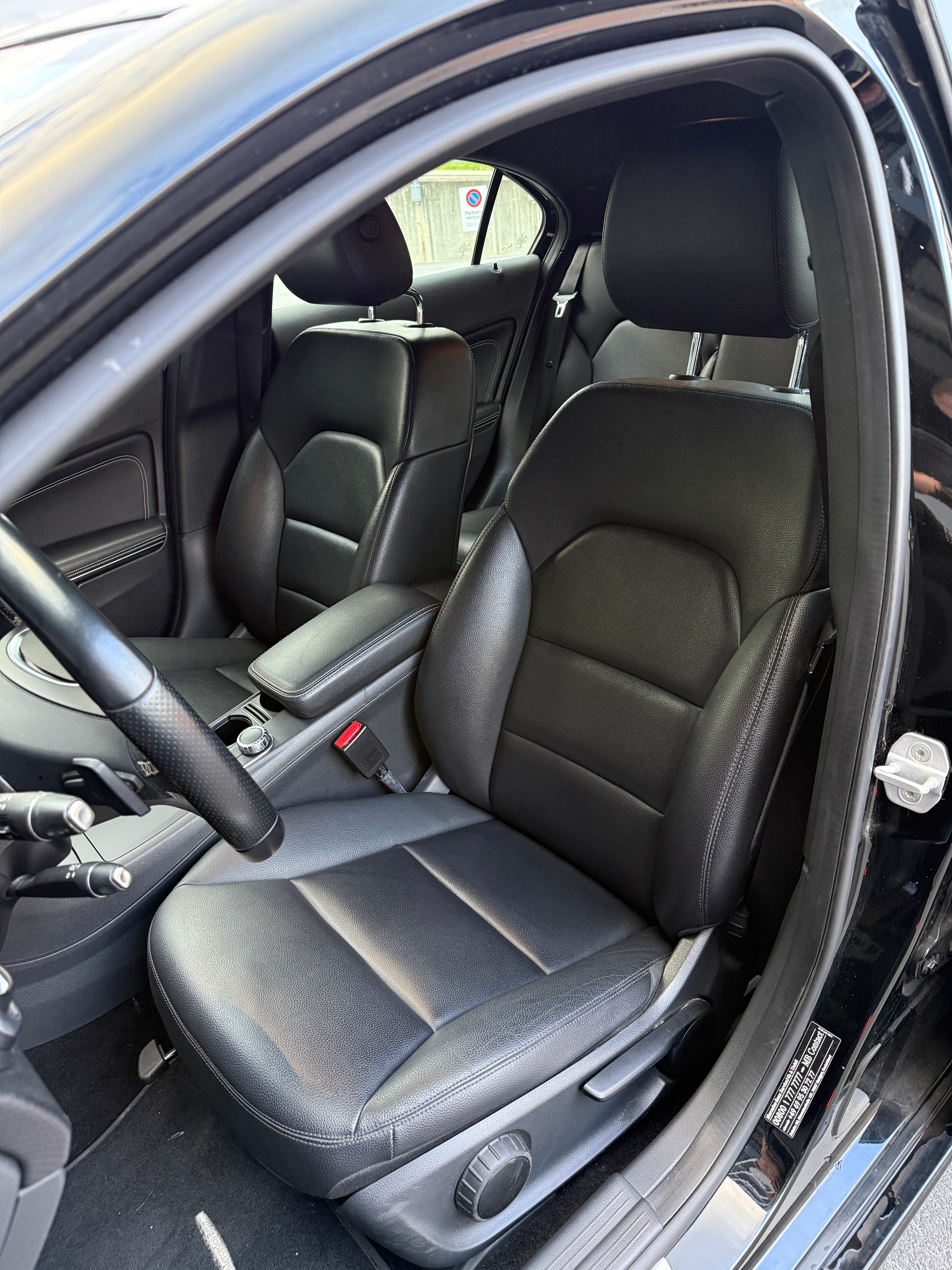 MERCEDES-BENZ A 180 Urban 7G-DCT-image-8