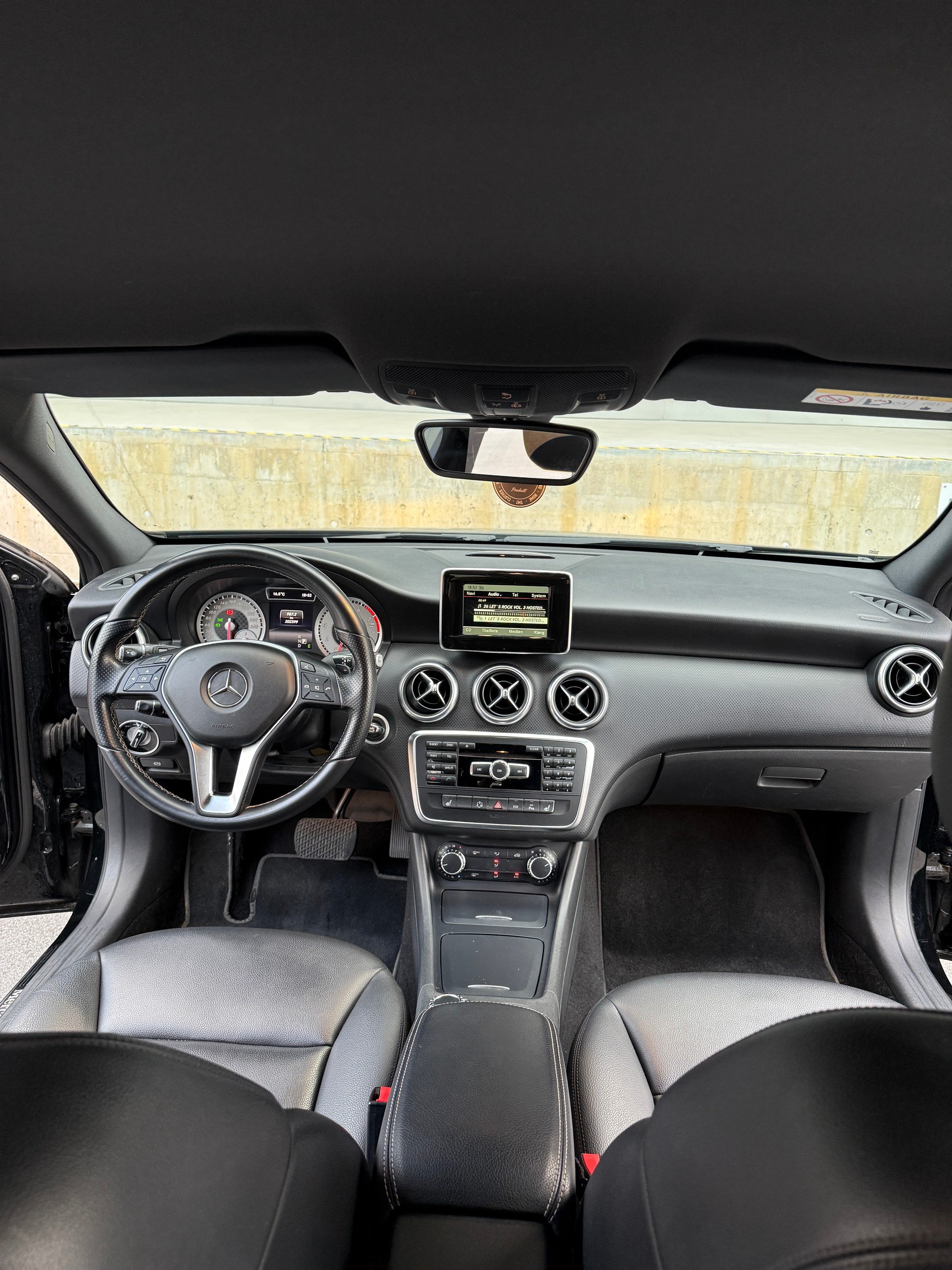 MERCEDES-BENZ A 180 Urban 7G-DCT-image-12