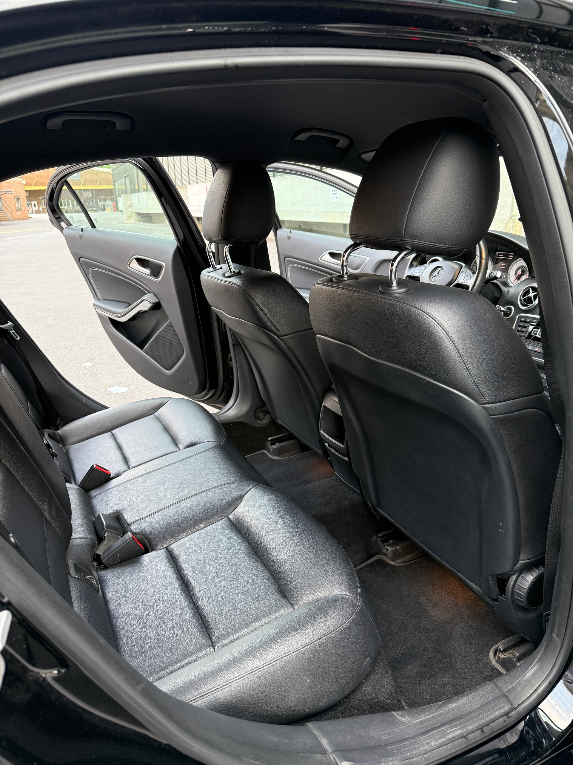 MERCEDES-BENZ A 180 Urban 7G-DCT-image-11