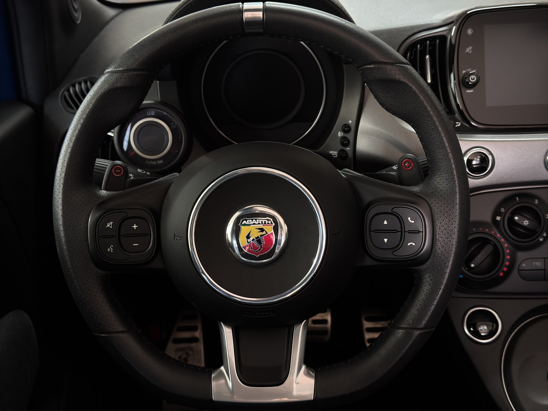 FIAT 595C 1.4 16V Turbo Abarth F595 Dualogic-image-17
