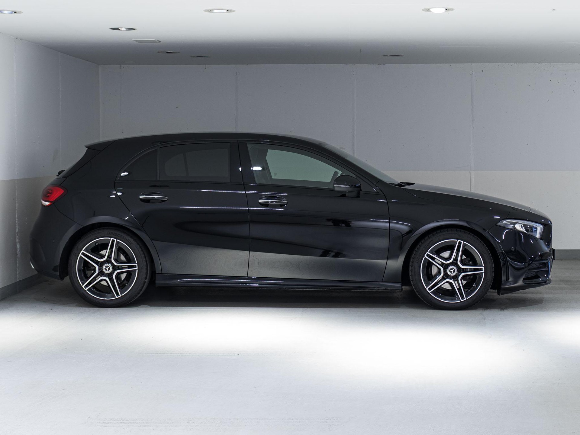MERCEDES-BENZ A 200 4MATIC-image-1