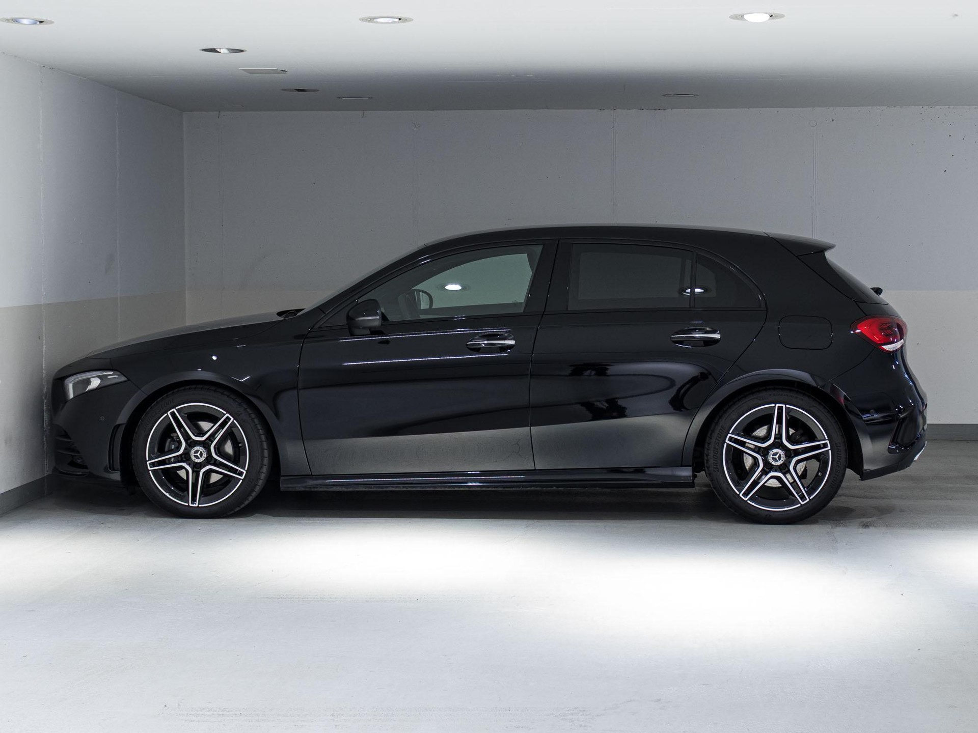 MERCEDES-BENZ A 200 4MATIC-image-4