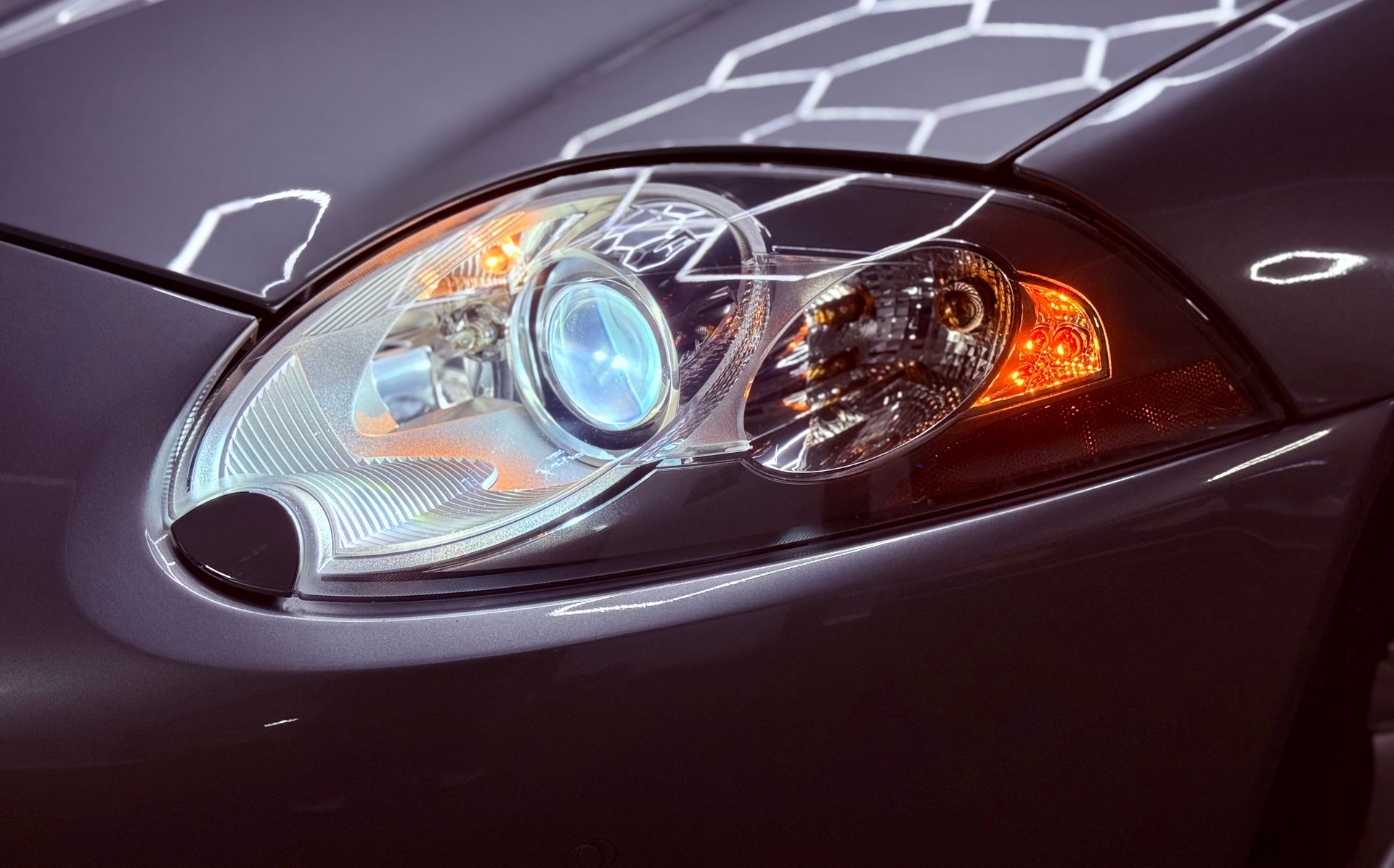 JAGUAR XKR 4.2 V8 Supercharged Automatic Convertible-image-7